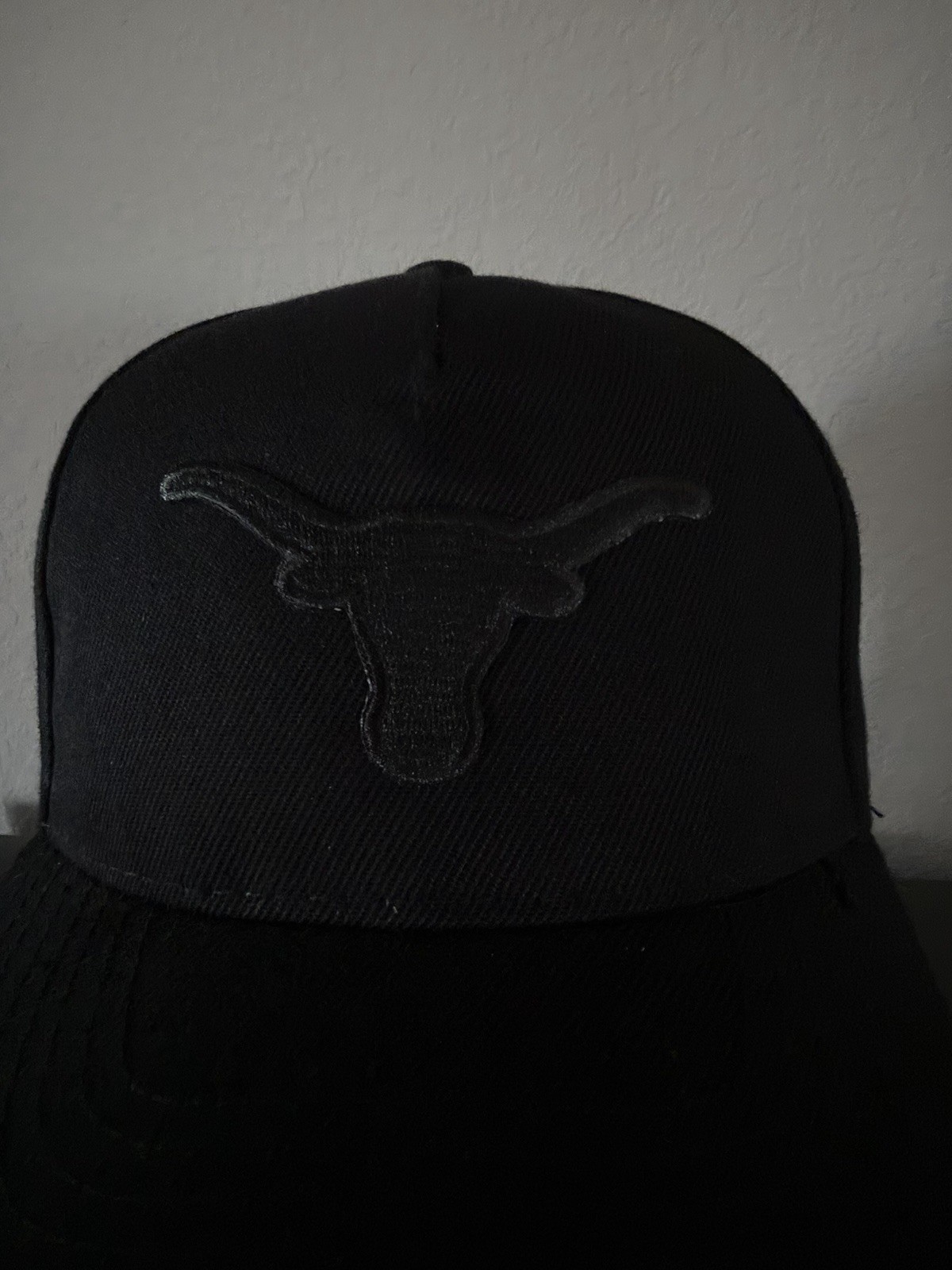 TEXAS LONGHORNS BEVO LOGO BLACK BLACKOUT MID-HEIGHT ADULT SNAPBACK HAT NEW 🤘🏼