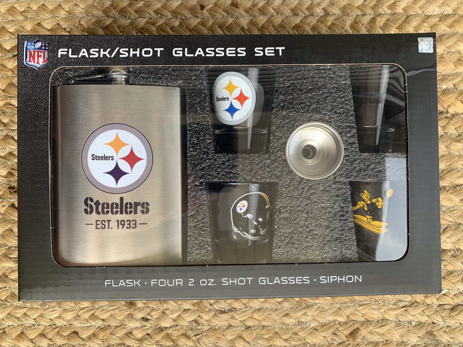 Pittsburgh Steelers NFL Metal Flask and 4-2oz Shot Glass Set With Siphon – NEW