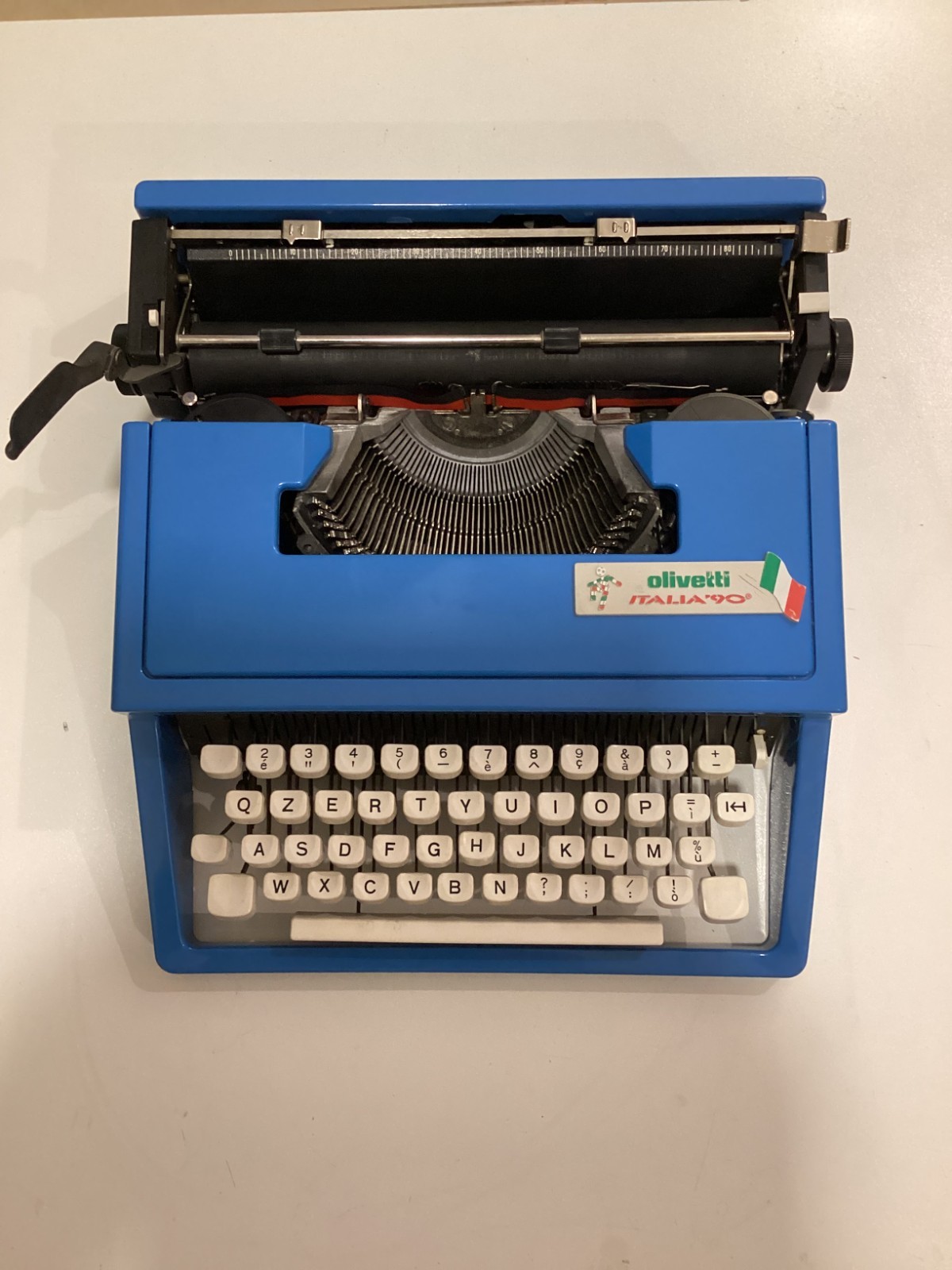 OLIVETTI ITALIA 90 TYPEWRITER SPECIAL EDITION FIFA WORLD CUP AZZURRO.PICA 10 CPI