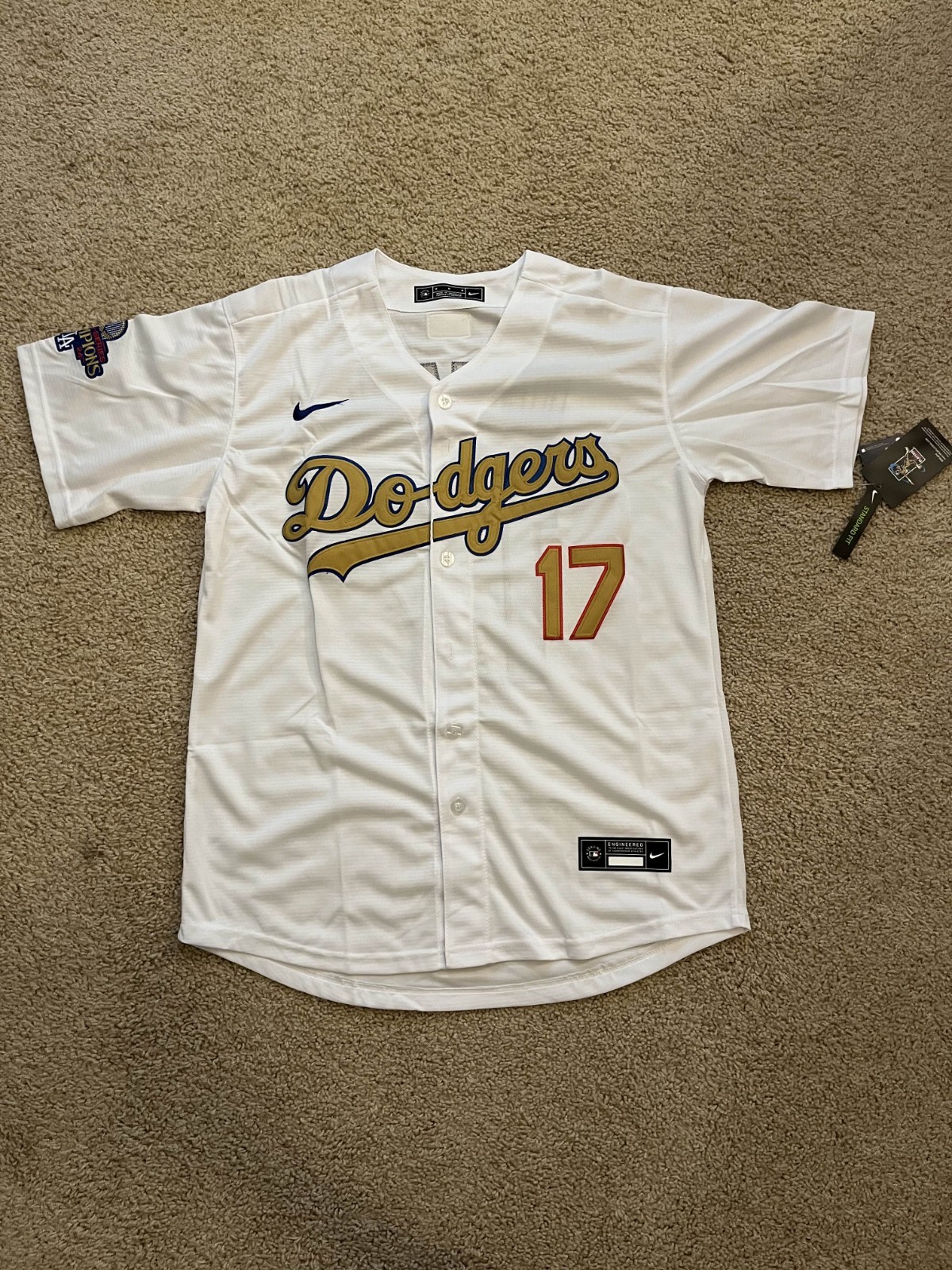 sNWT Shohei Ohtani Dodgers Men’s Large Champions 2025 White-Gold Jersey #17
