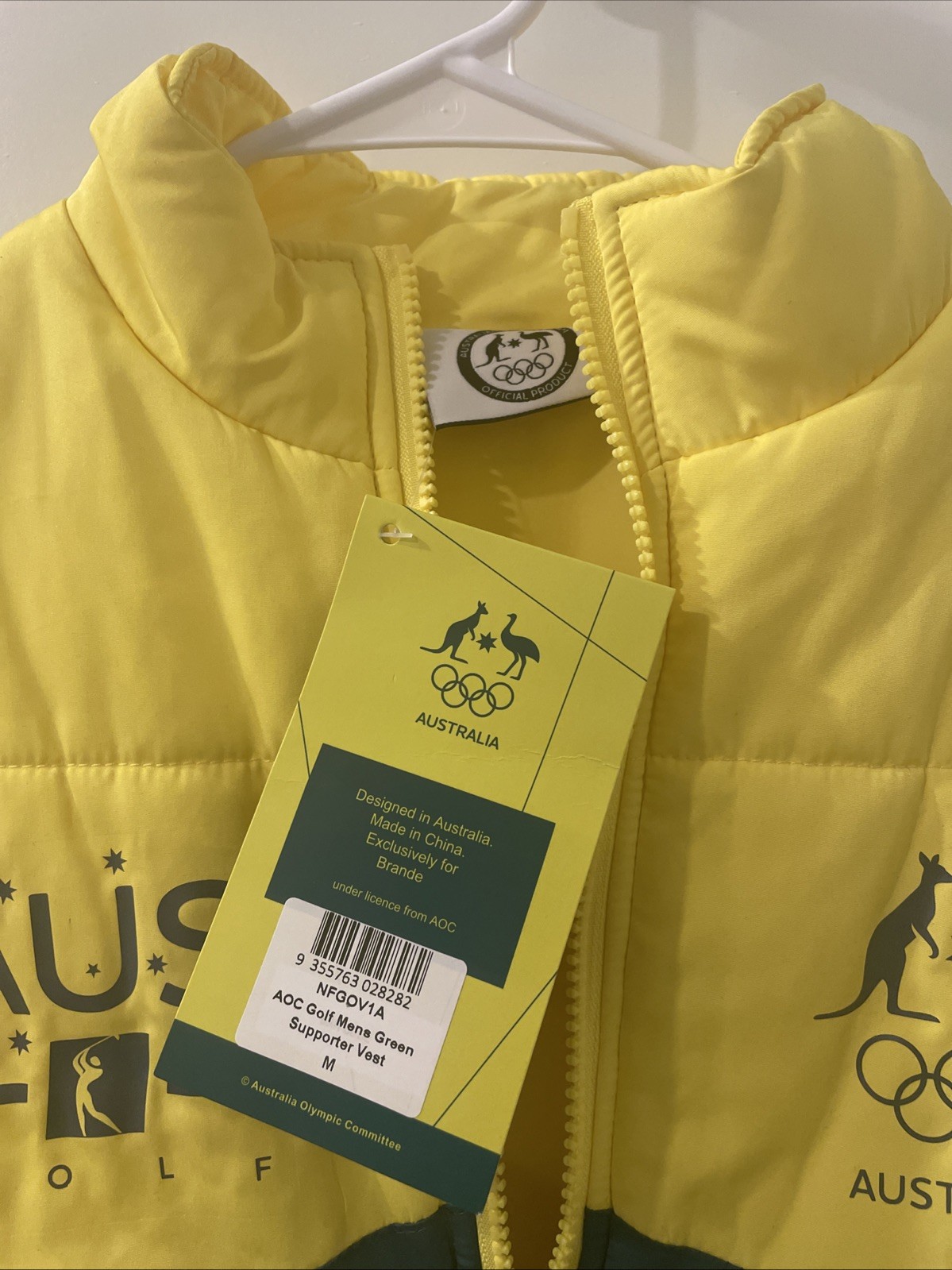 NEW Team Australia Olympic Team AOC Golf Supporter puffer Vest Mens Medium NWT