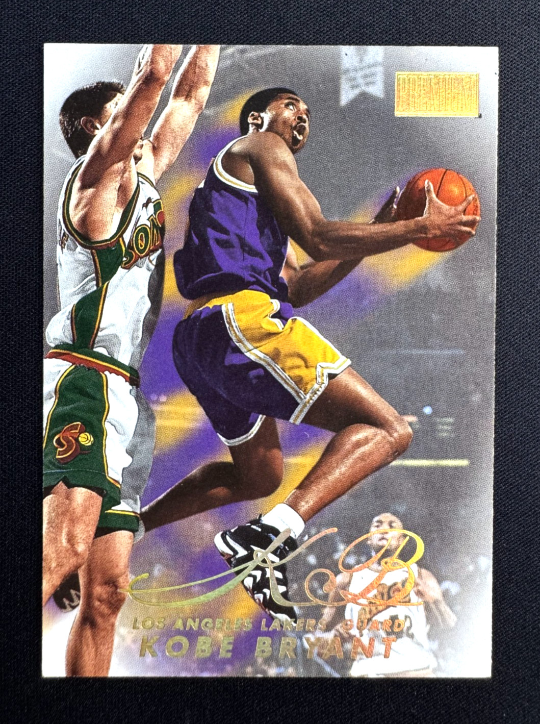 KOBE BRYANT 1998-99 Skybox Premium #44 Lakers HOF