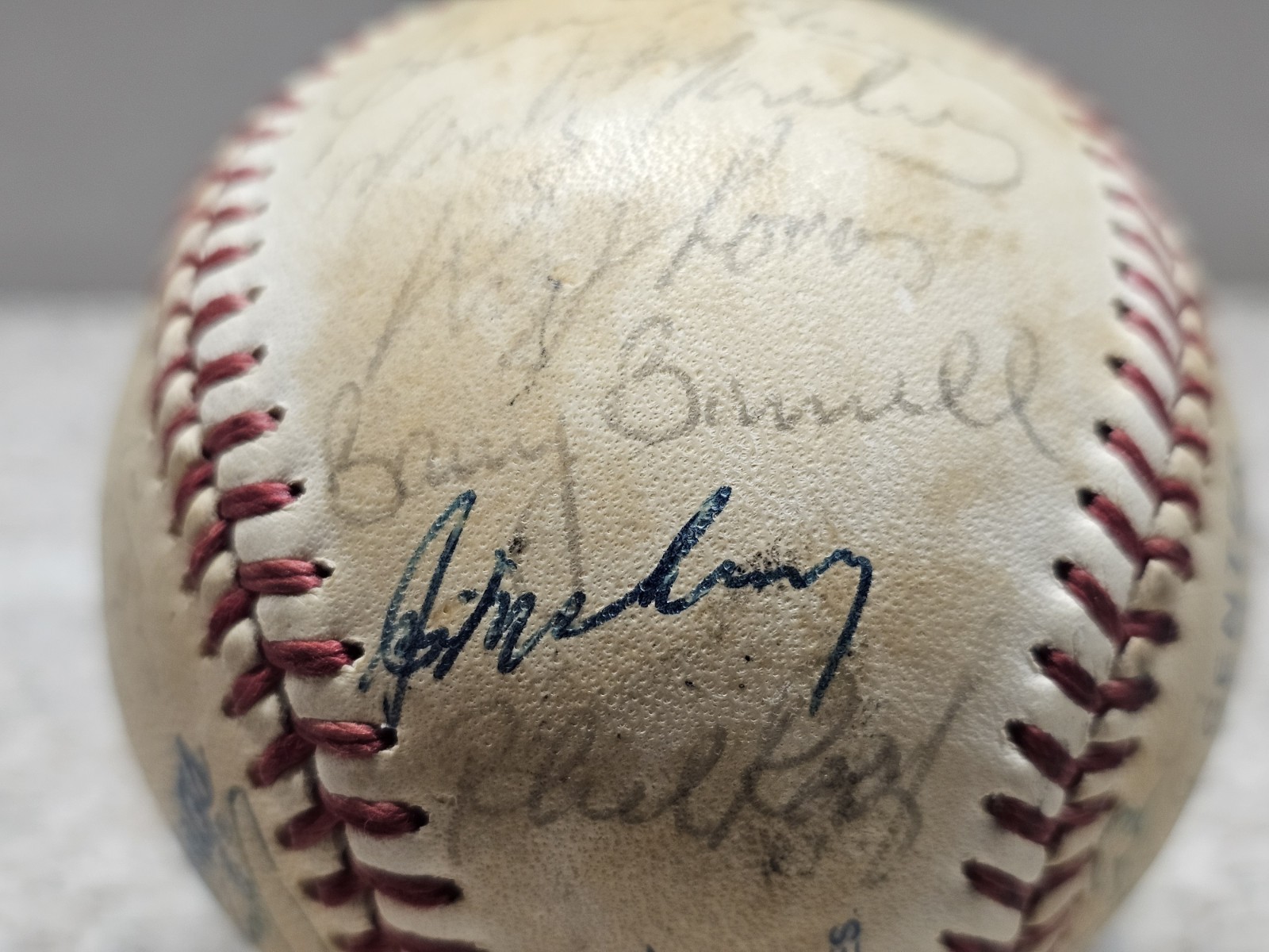 32 Autographed Rawlings MLB Baseball No COA