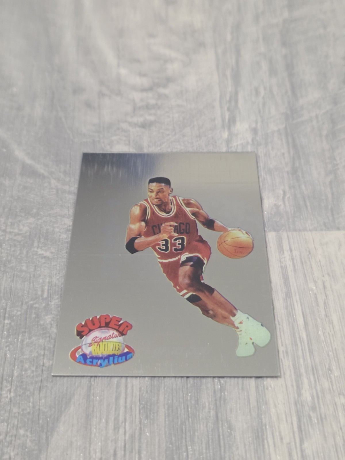 1995 Signatures Rookies Super Acrylium Scottie Pippen /10000 – D99