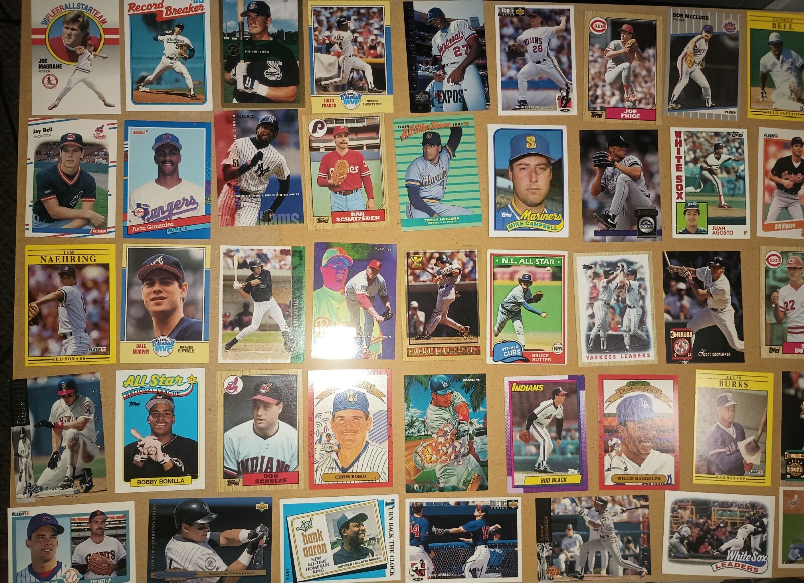 LOT OF 40 BASEBALL CARDS