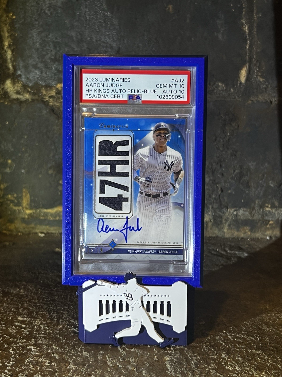 NY sport Card Stand