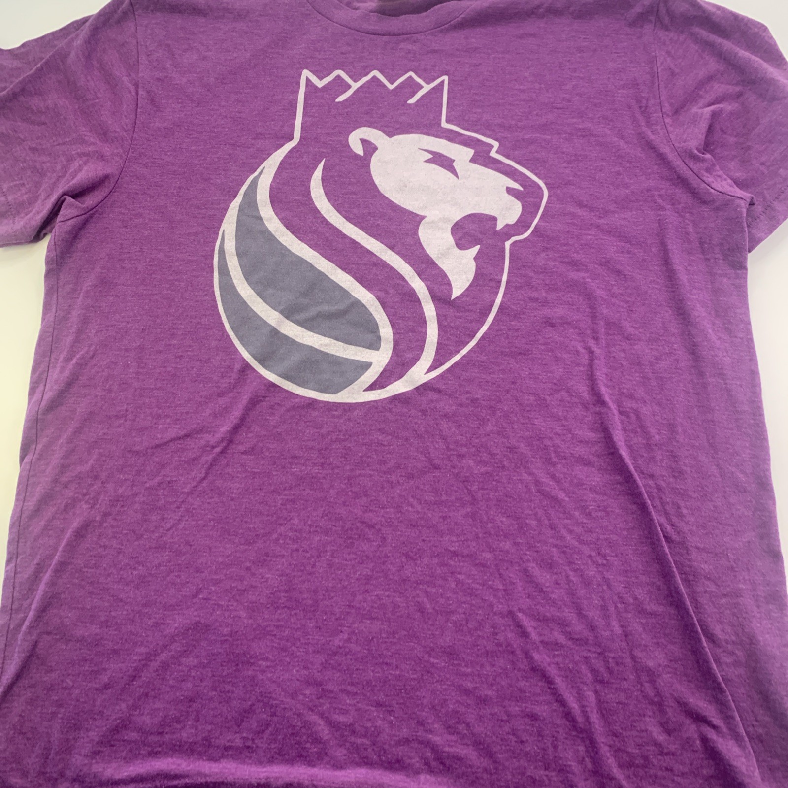 Sacramento Kings Mens Large Shirt