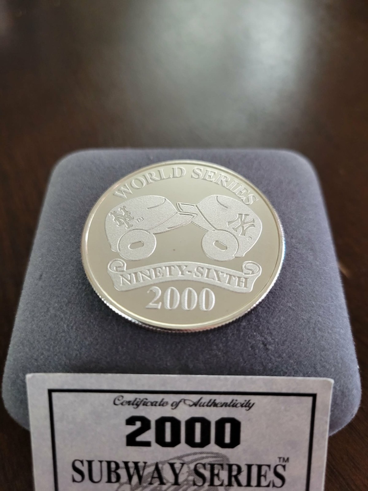 2000 Subway Series Yankees vs Mets 1 troy ounce .999 silver coin
