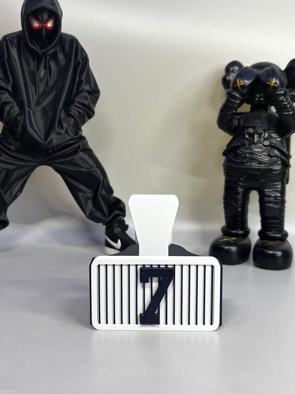 NY sport Card Stand