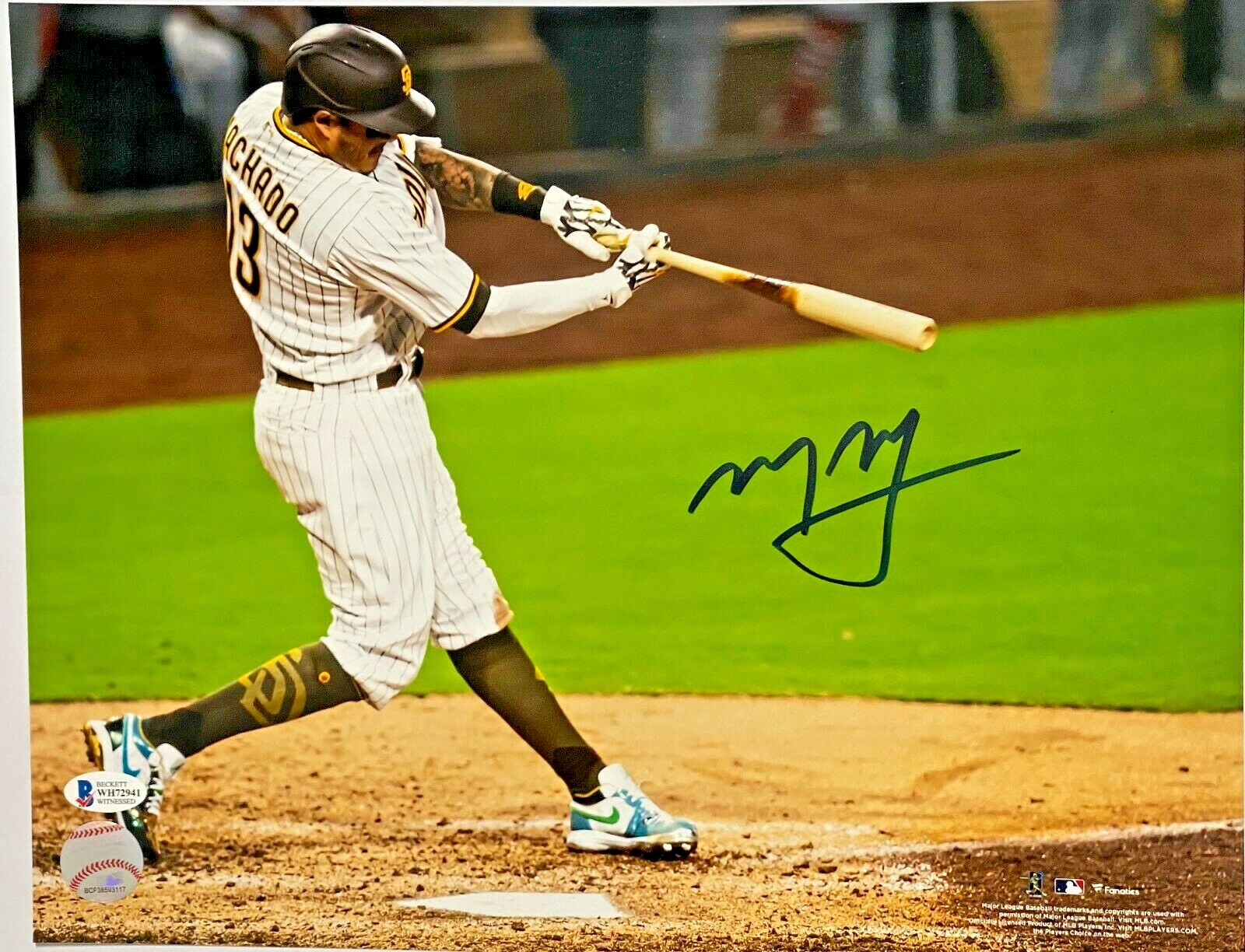 Padres Manny Machado Signed 11×14 Photo Beckett BAS Witnessed