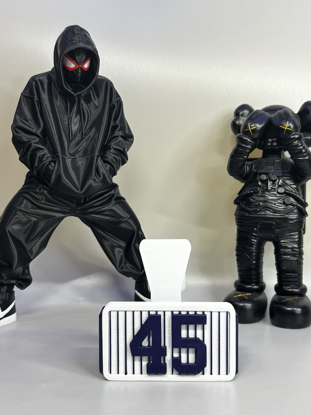 NY sport Card Stand