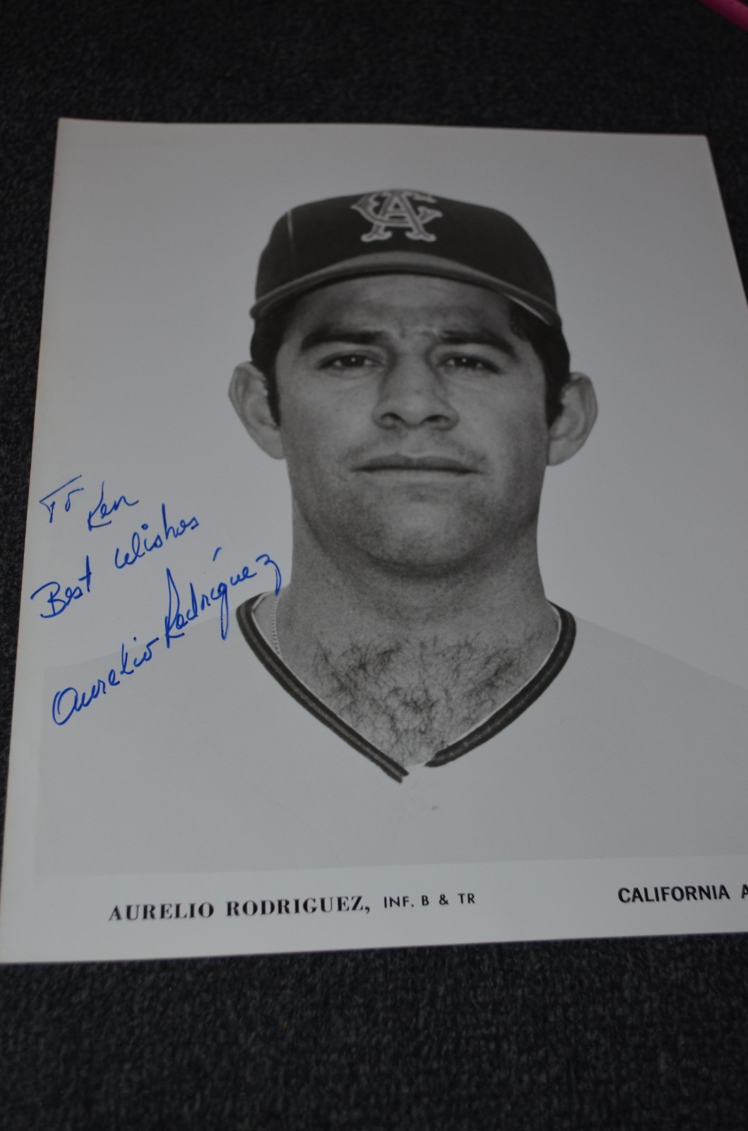 Aurelio Rodriguez Vintage Signed 8×10 photo California Angels