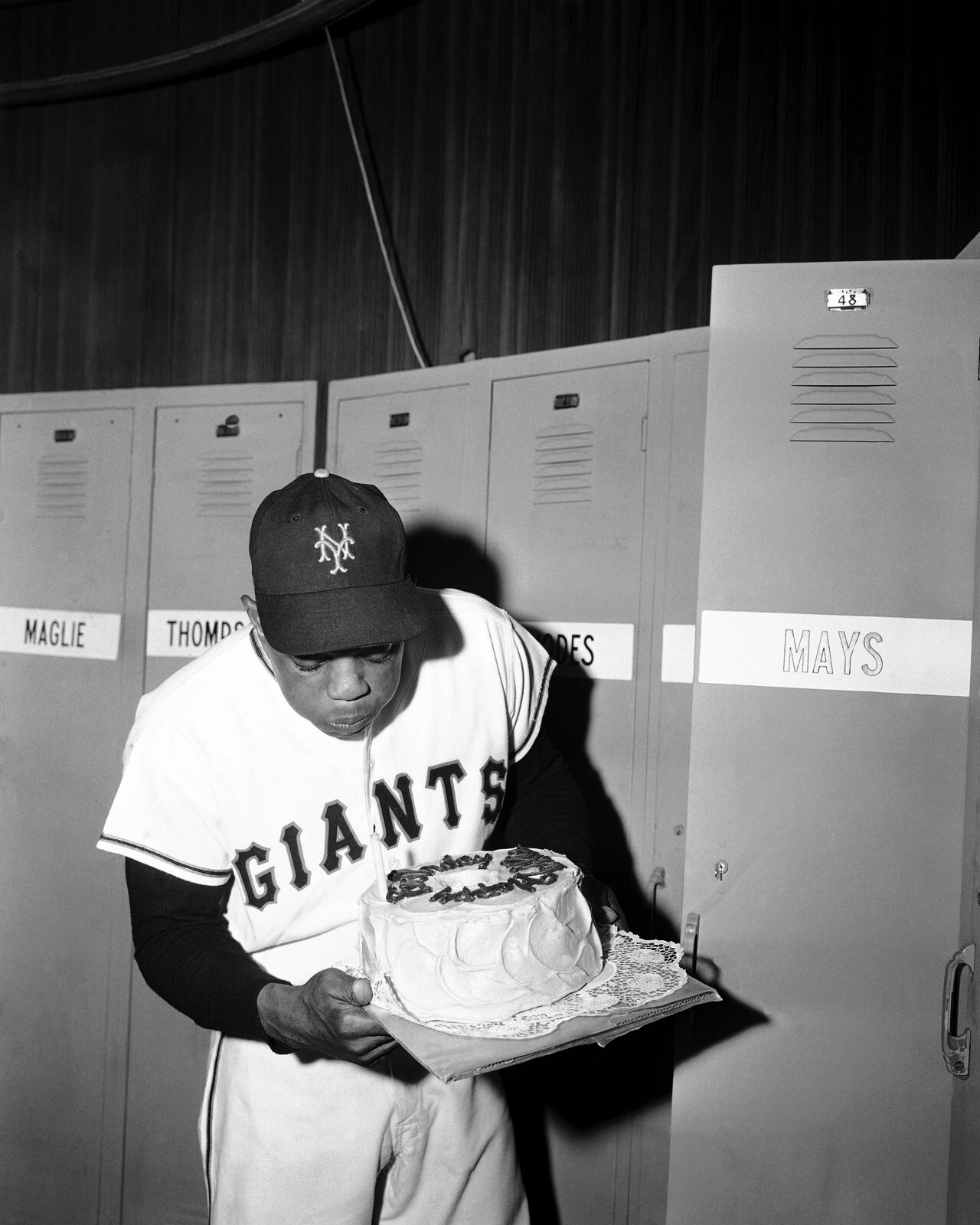 Willie Mays Birthday Cake San Francisco Giants 8×10 MLB Baseball Photo