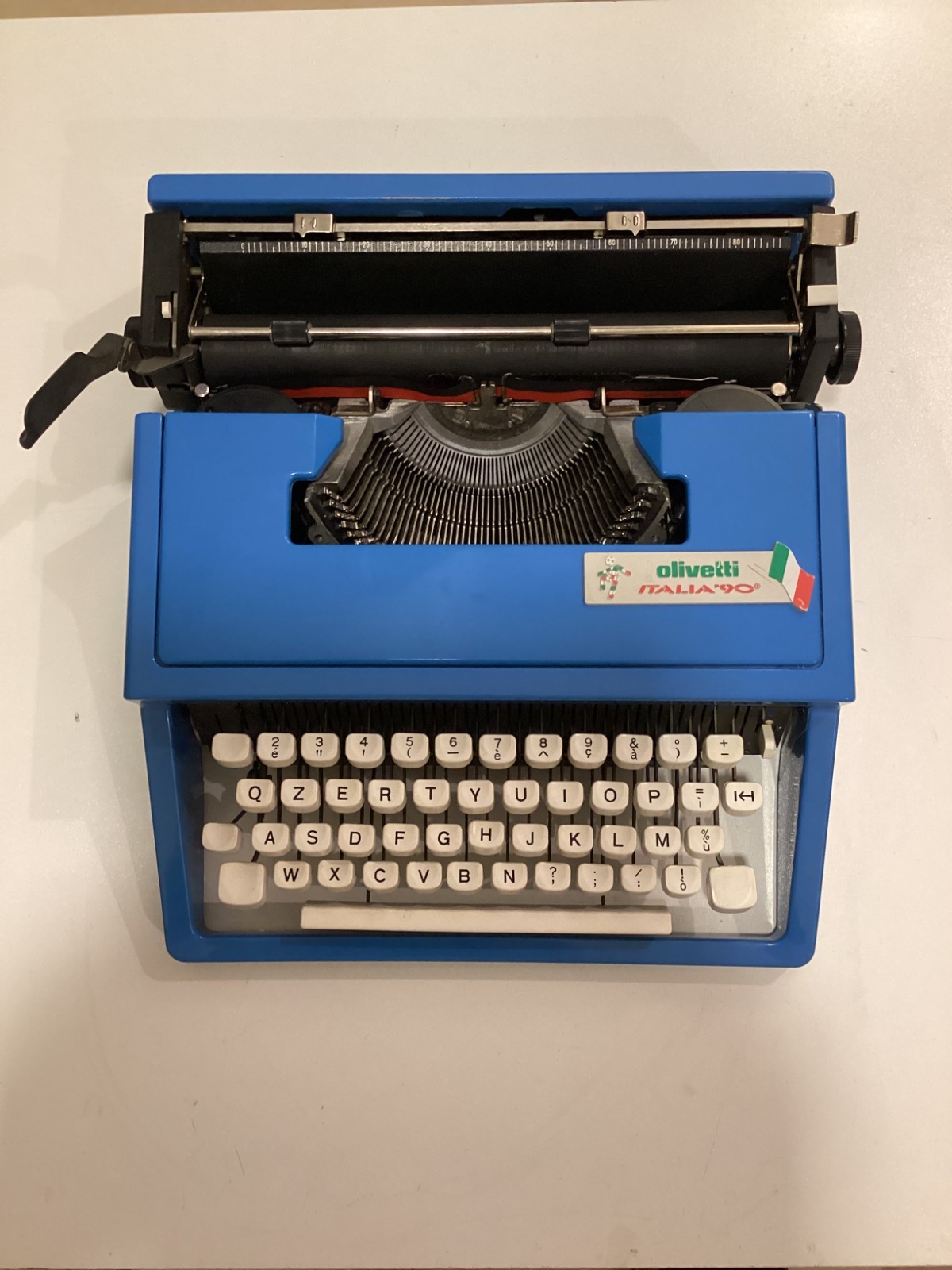 OLIVETTI ITALIA 90 TYPEWRITER SPECIAL EDITION FIFA WORLD CUP AZZURRO.PICA 10 CPI