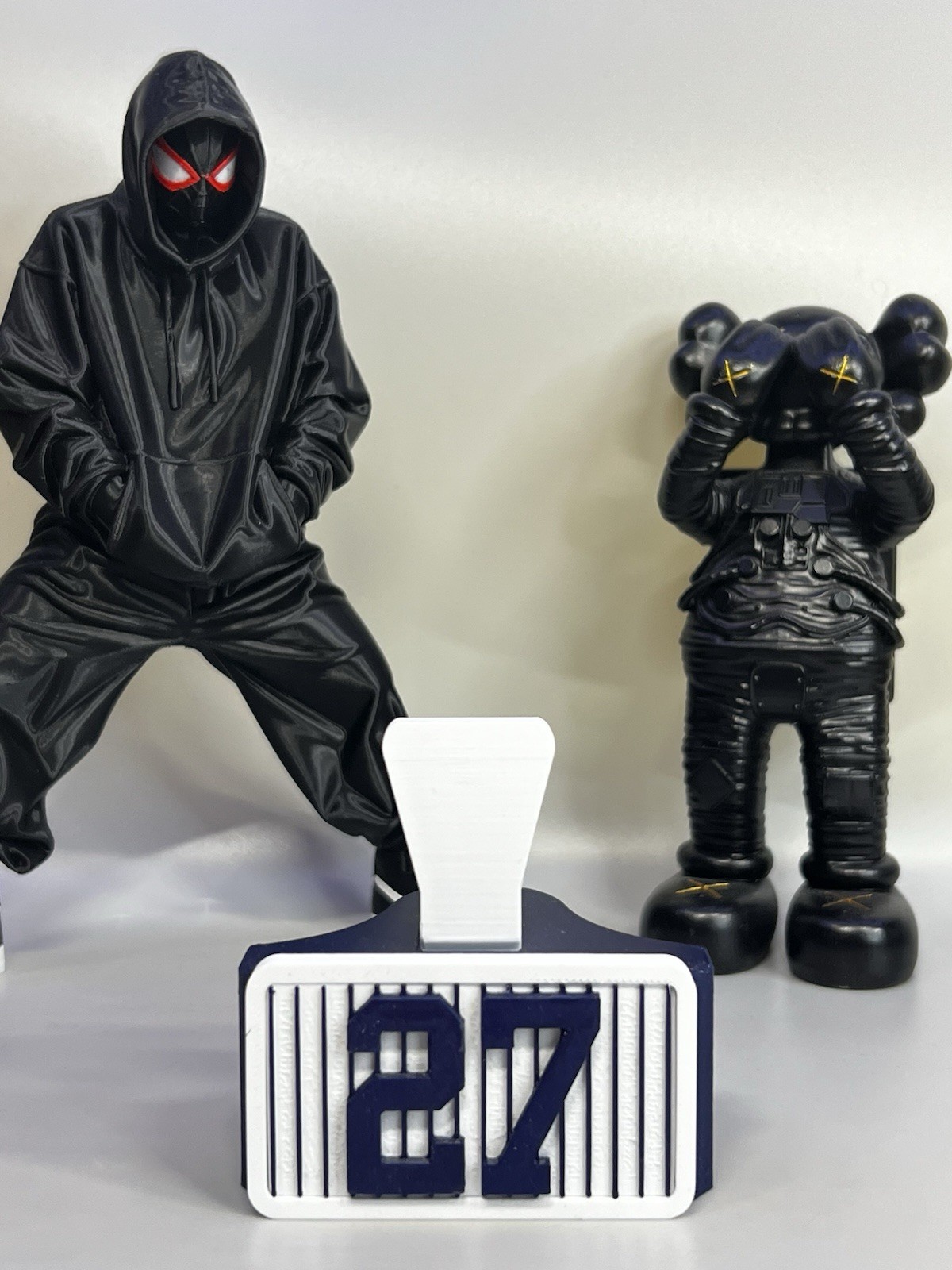 NY sport Card Stand