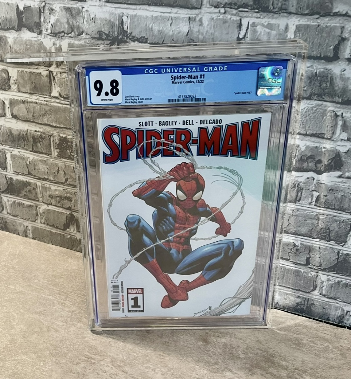 CRYSTAL CLEAR ACRYLIC CASE DISPLAY HOLDER FOR CGC COMICS- PROTECTS AND DISPLAYS!