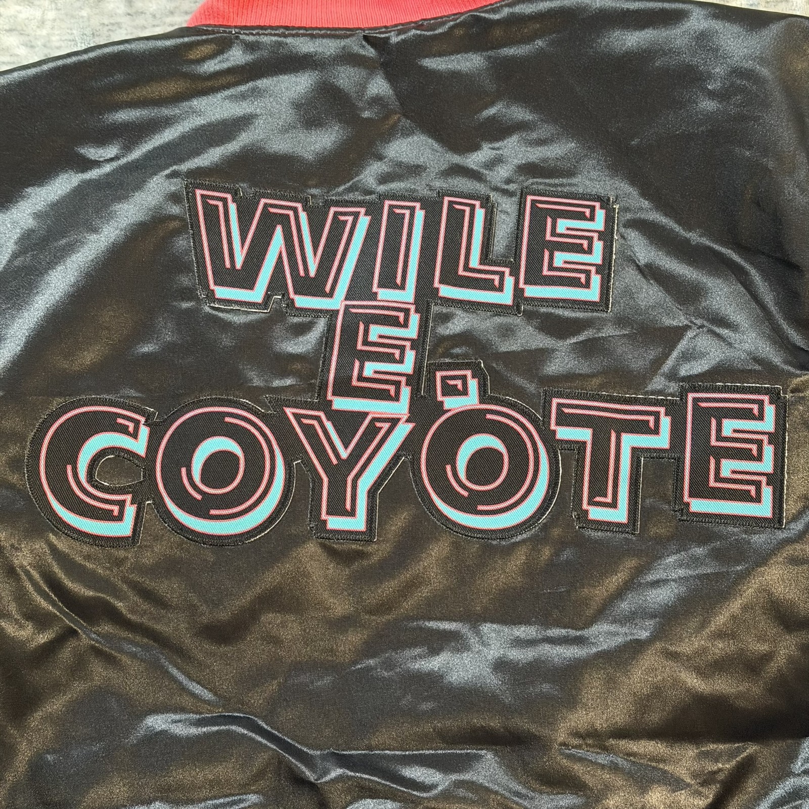 Headgear Classics San Antonio Spurs Wile E. Coyote Satin Jacket NBA 2XL Looney