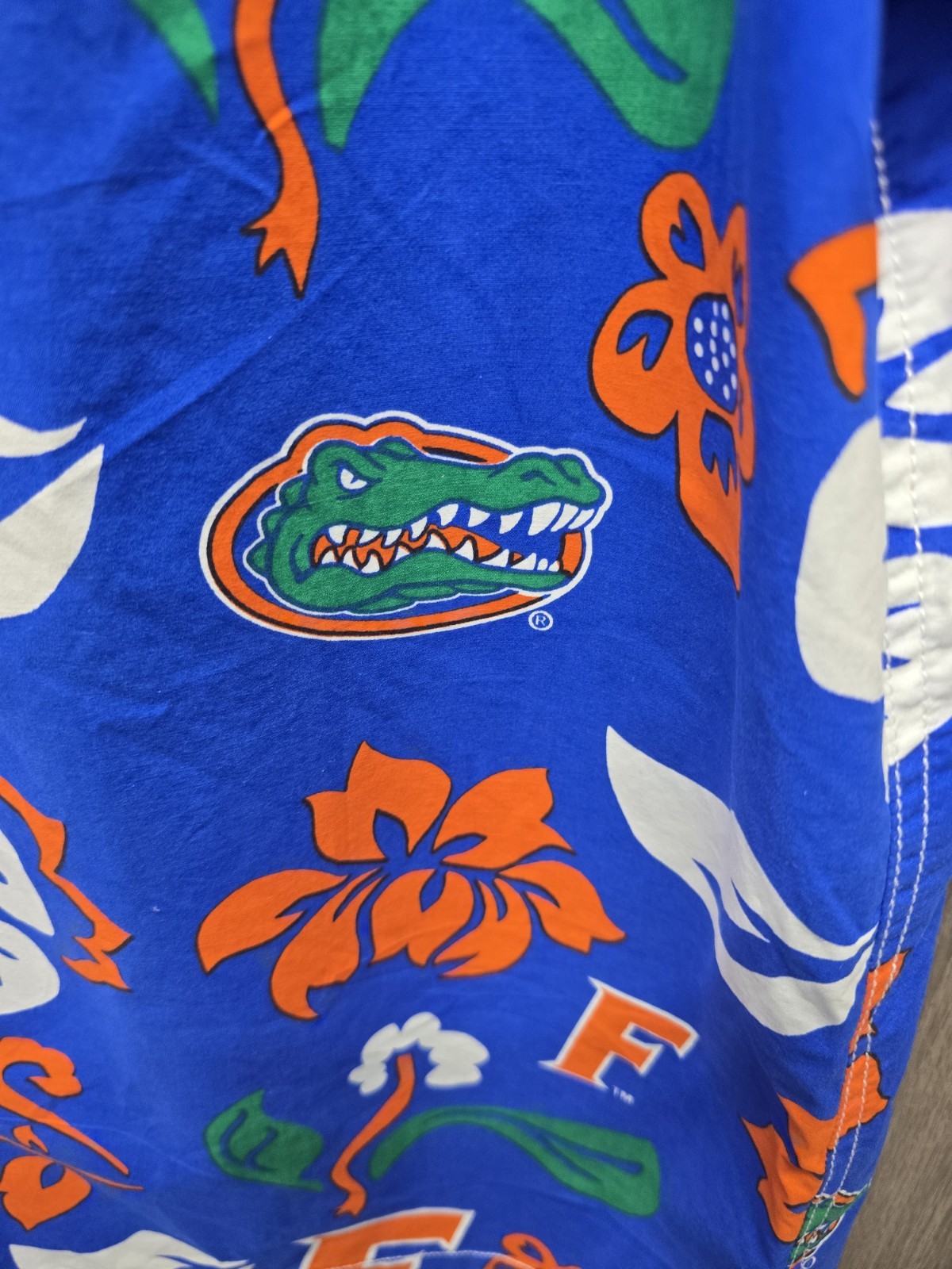 OFFICAL NEW W/TAGS FLORIDA GATORS HAWAIIAN ALOHA STYLE FULL BUTTON WES & WILLY