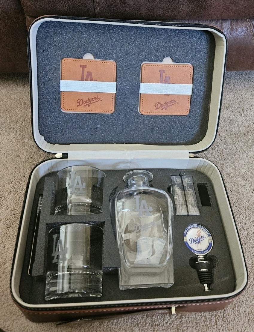LA Dodgers Whiskey Set 2 LA Glasses, LA Decanter, Ice Cubes “As Is”