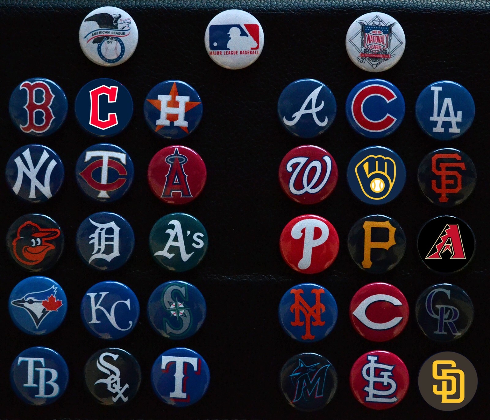 MLB Team Button Set (All 30 Teams) – 1″ Pinback Buttons