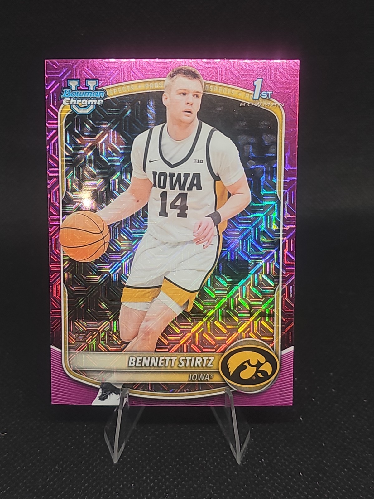2025-26 Bowman Bennett Stirtz Chrome Fuchsia Mojo Refractor 1st #/299 Hawkeyes
