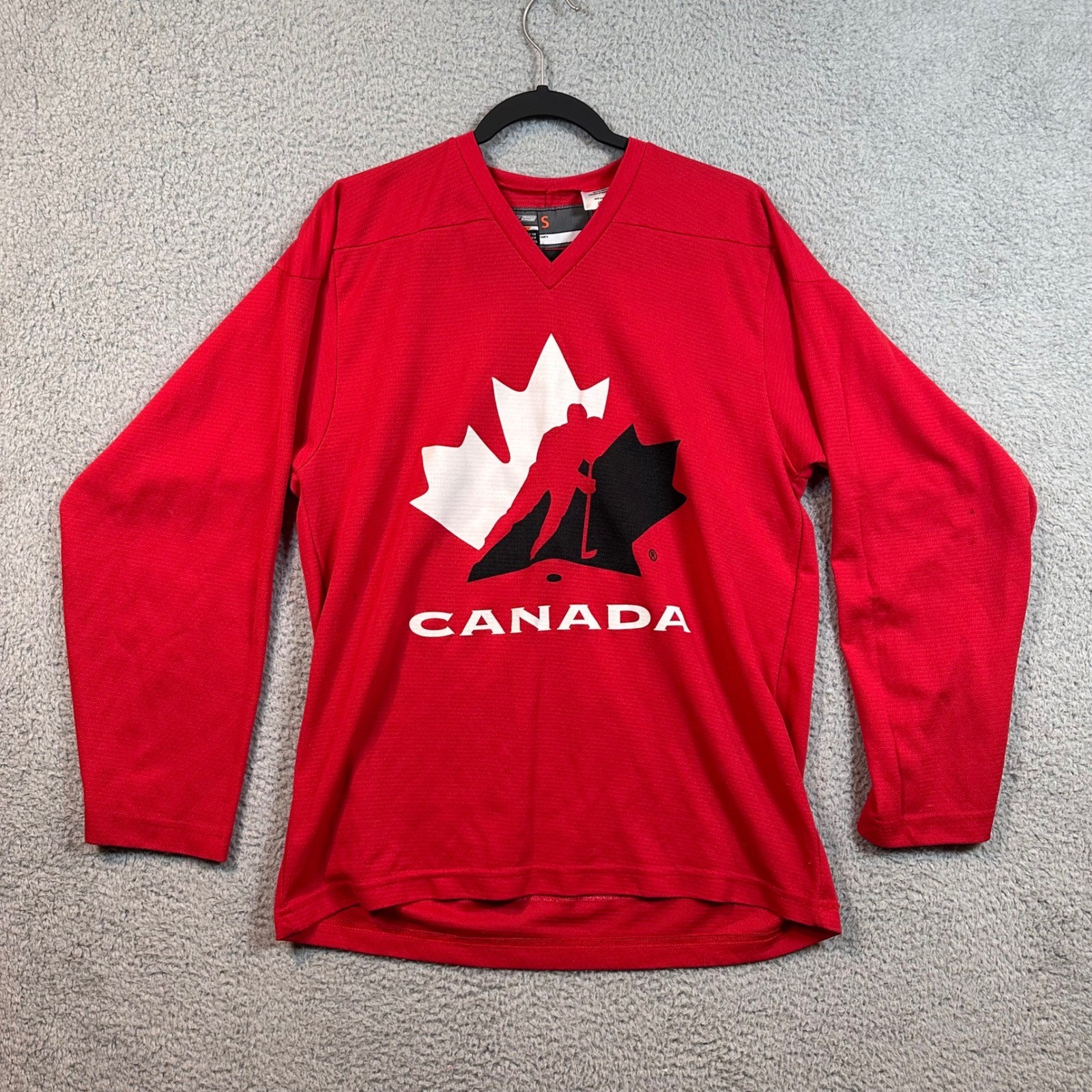 Canada Hockey Jersey Red Maple Leaf Player Logo V Neck Long Sleeve Size S