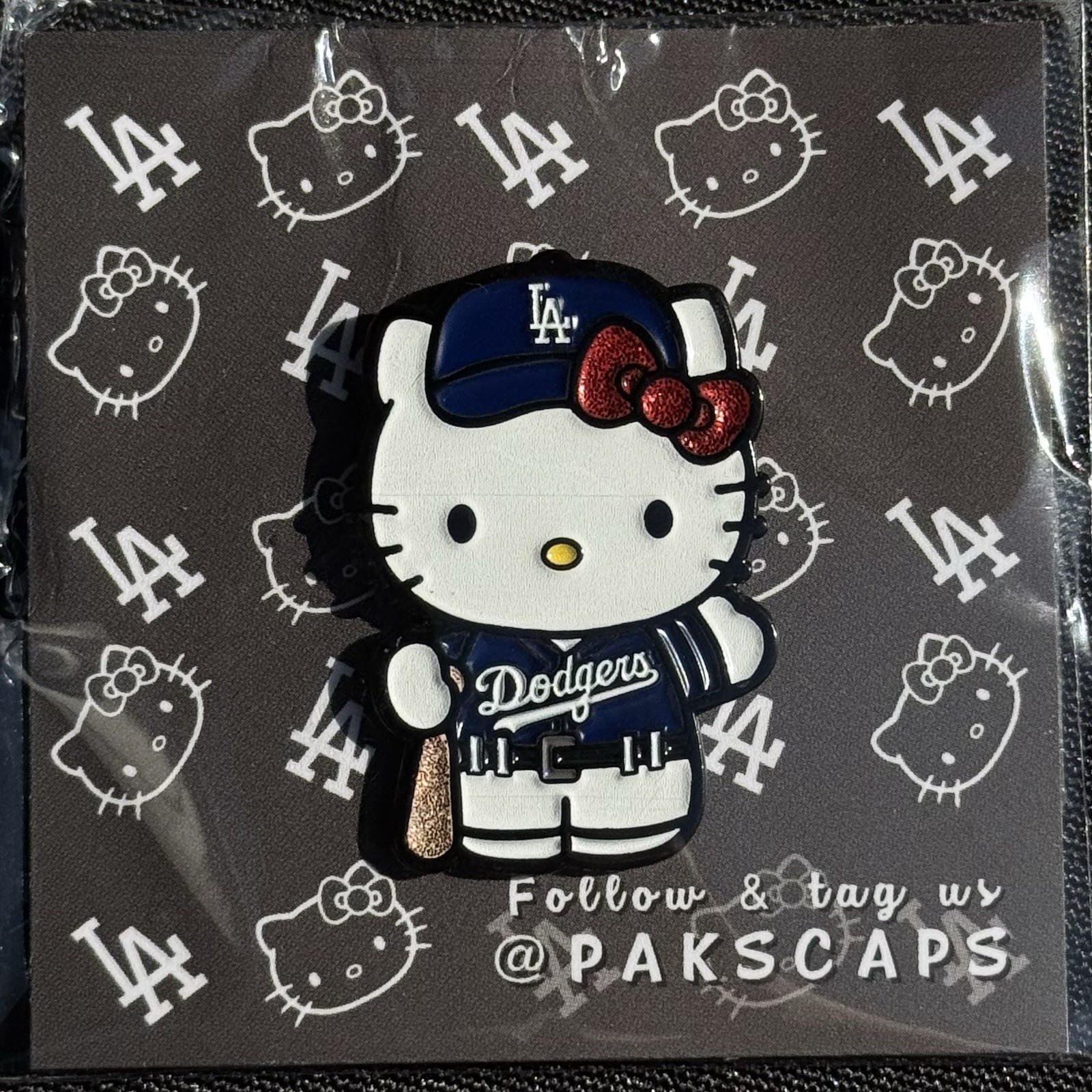 Hello Kitty Los Angeles Dodgers baseball pin (Blue) shohei ohtani
