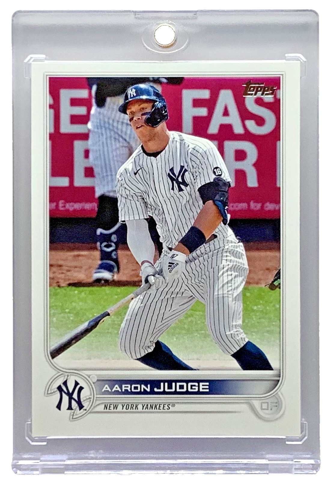 2022 Topps #99 Aaron Judge New York Yankees W/FREE Magnetic Card Holder-Nice