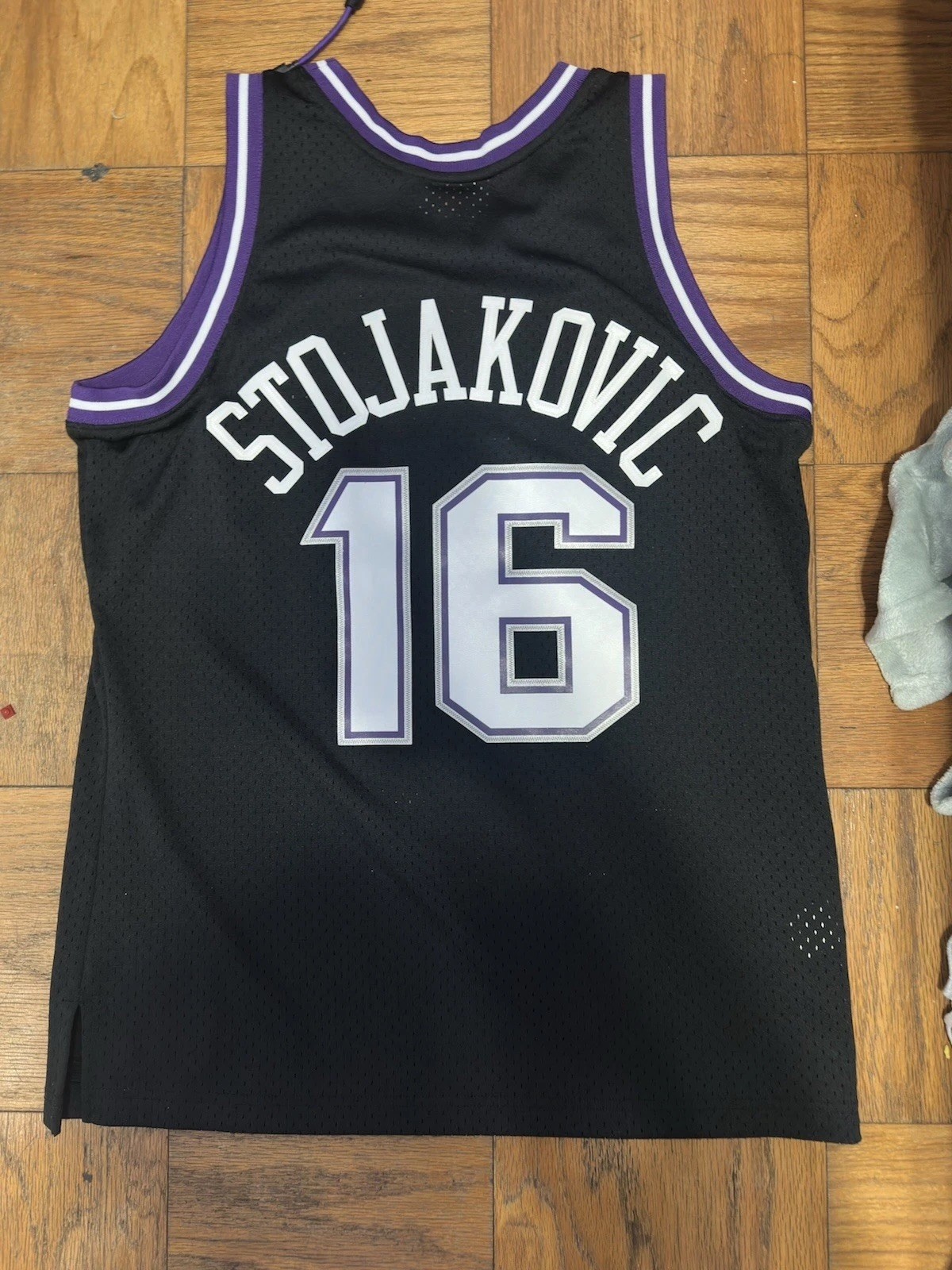 Men’s Large Mitchell & Ness Sacramento Kings Peja Stojakovic #16