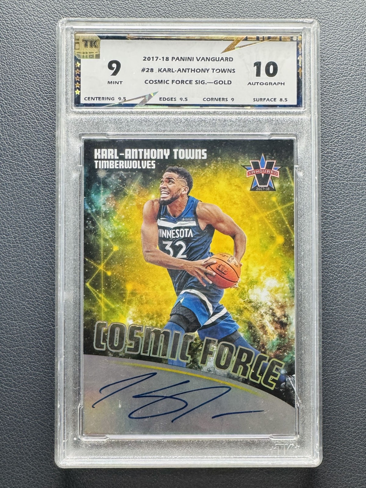 2017-18 Panini Vanguard Karl Anthony Towns Cosmic Force GOLD Auto /10 TK 9/10