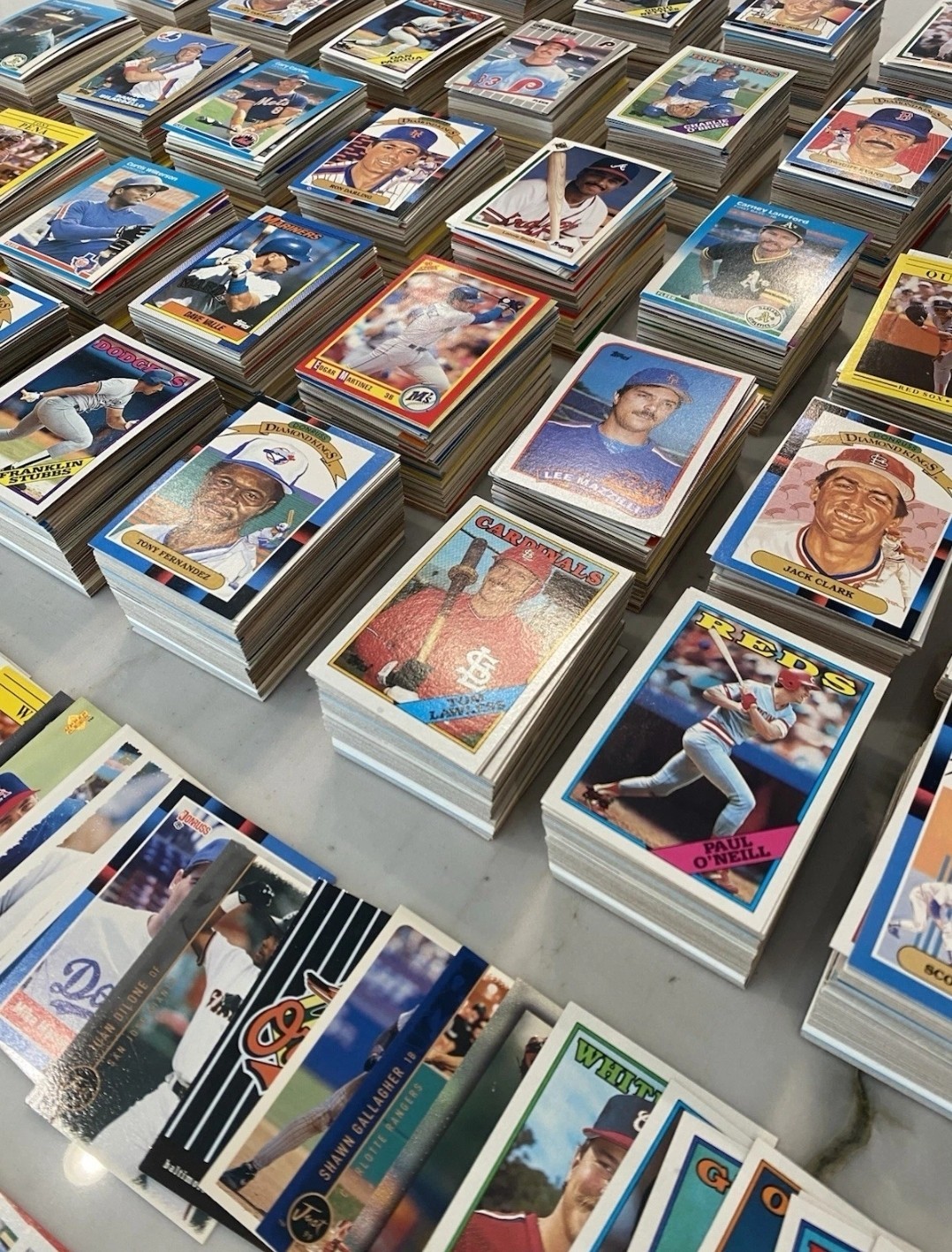 HUGE Lot of (1,000+) – Baseball Cards – Stars – Vets – Rookies -(Mystery Box!!)