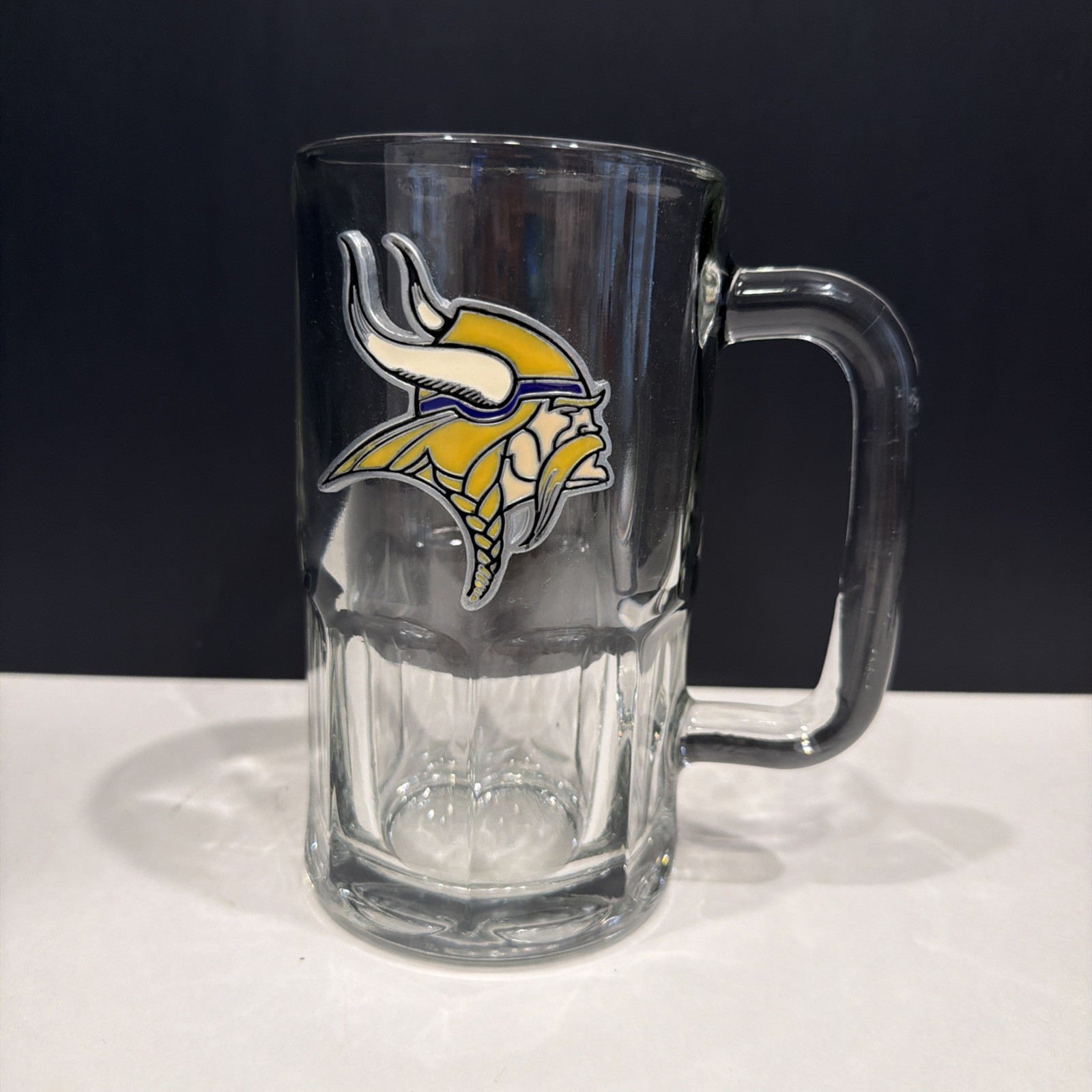 Minnesota Vikings Anchor Hocking Glass Beer Mug 12 Oz Metal Emblem NFL