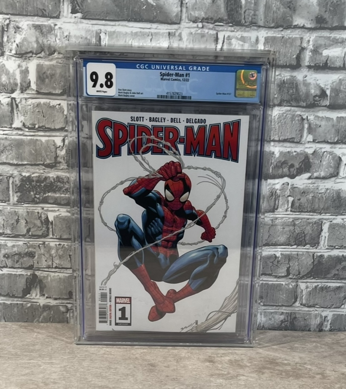 CRYSTAL CLEAR ACRYLIC CASE DISPLAY HOLDER FOR CGC COMICS- PROTECTS AND DISPLAYS!