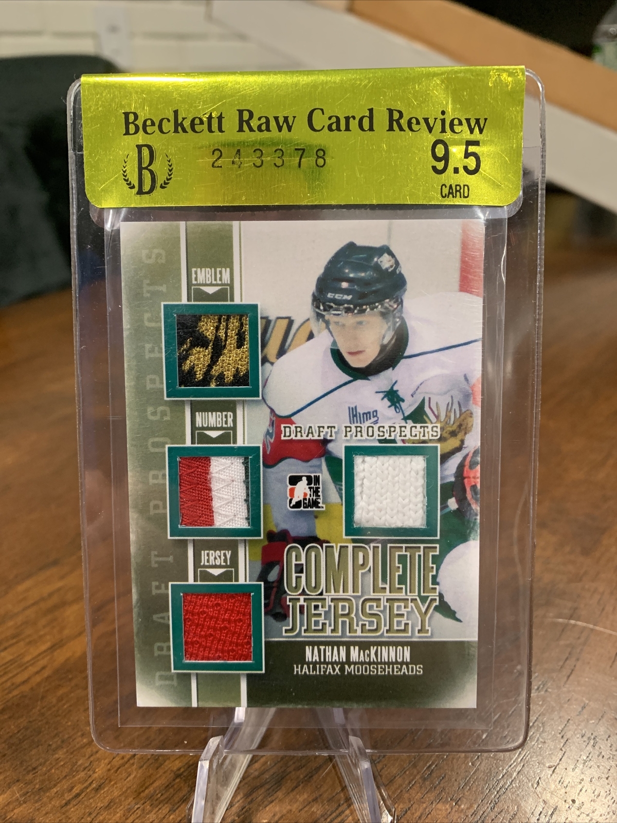 13/14 ITG Complete Jersey Nathan Mackinnon Gold TRUE 1/1 Colorado Avalanche 9.5