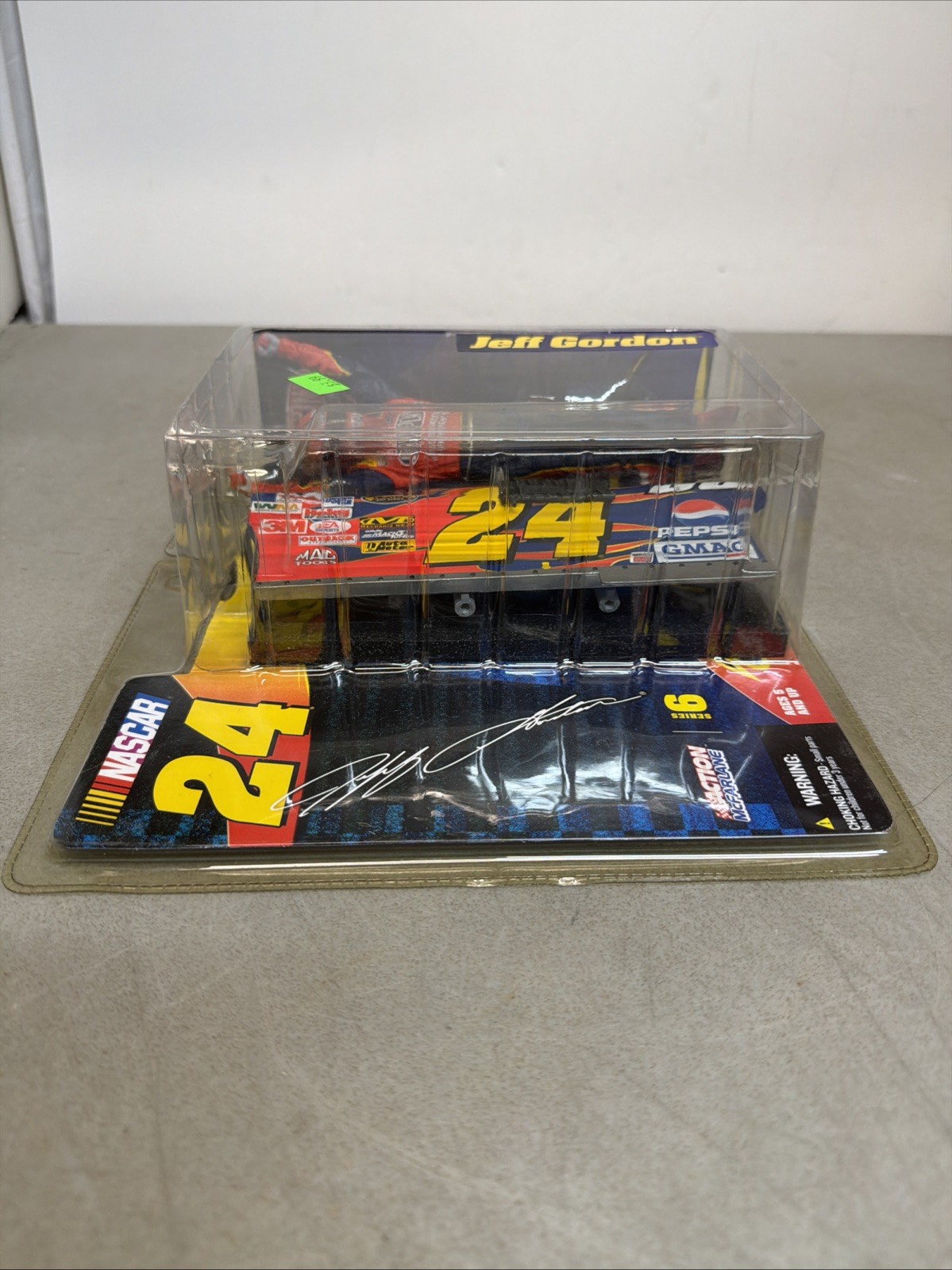 Jeff Gordon NASCAR 2005 Series 6 Action McFarlane Figure New Old Stock.