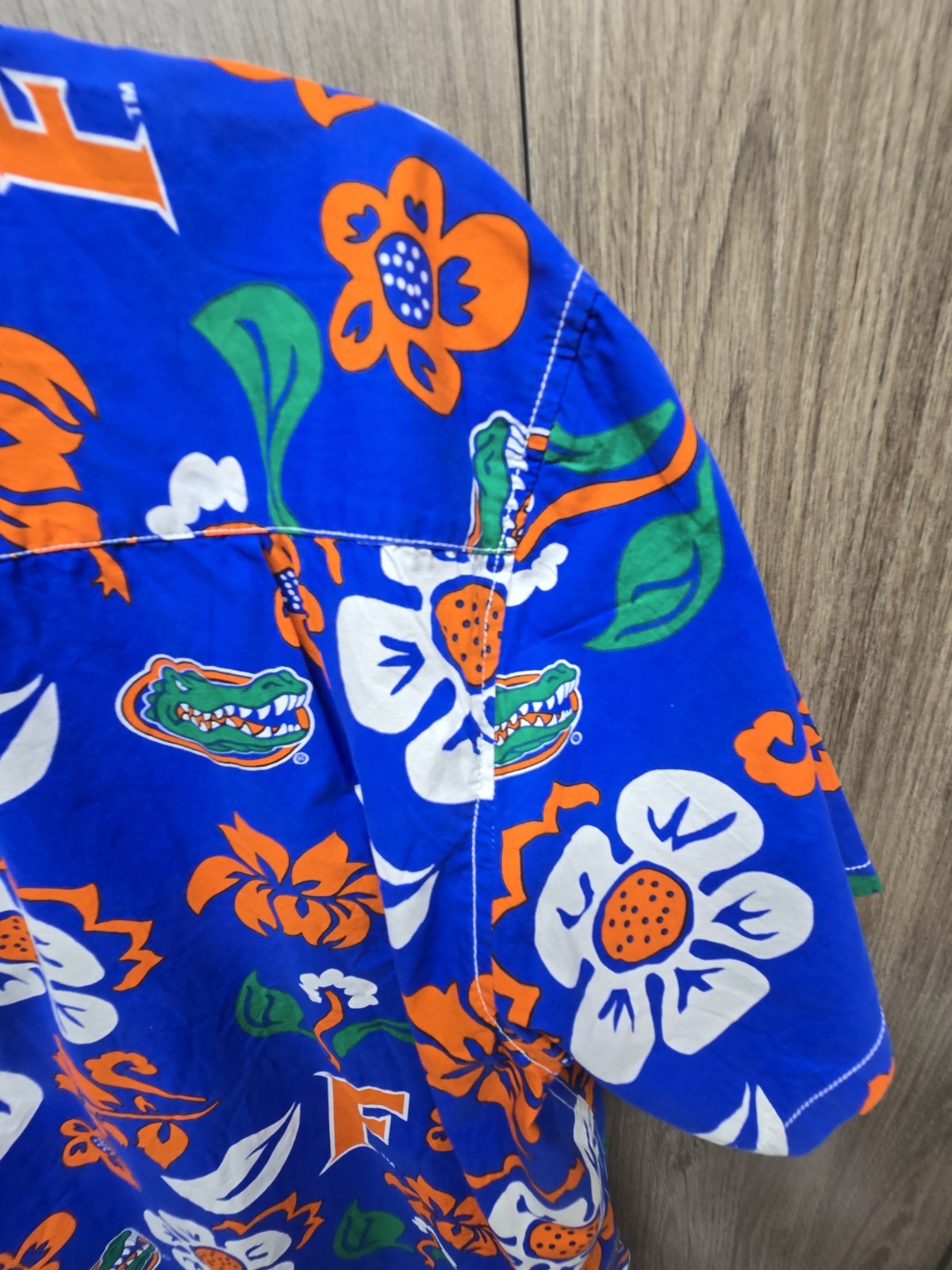 OFFICAL NEW W/TAGS FLORIDA GATORS HAWAIIAN ALOHA STYLE FULL BUTTON WES & WILLY