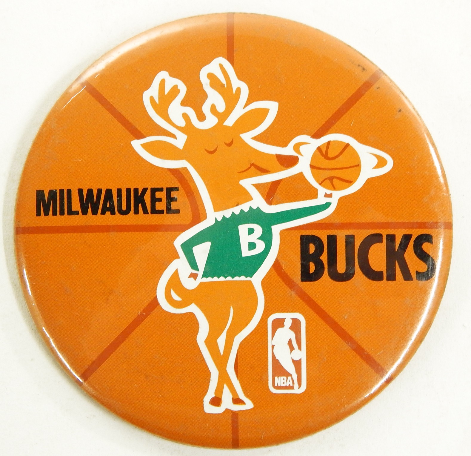 1960s 70s Vintage NBA Milwaukee Bucks Basketball Pin (3.5″ In Diameter)