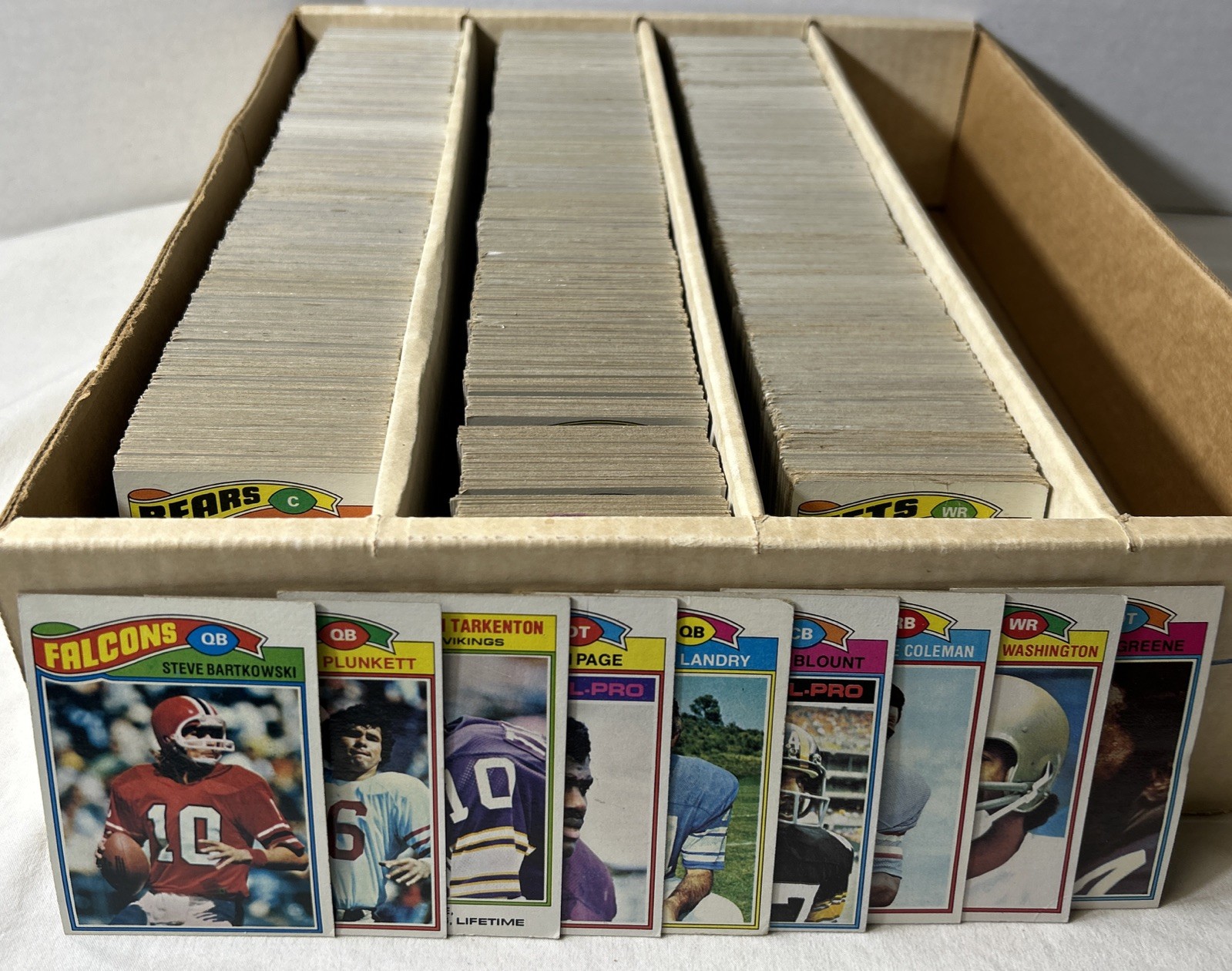 1977 Topps Football Set Builder Bulk Lot Of 1800 Cards W/ Duplicates Low-Mid