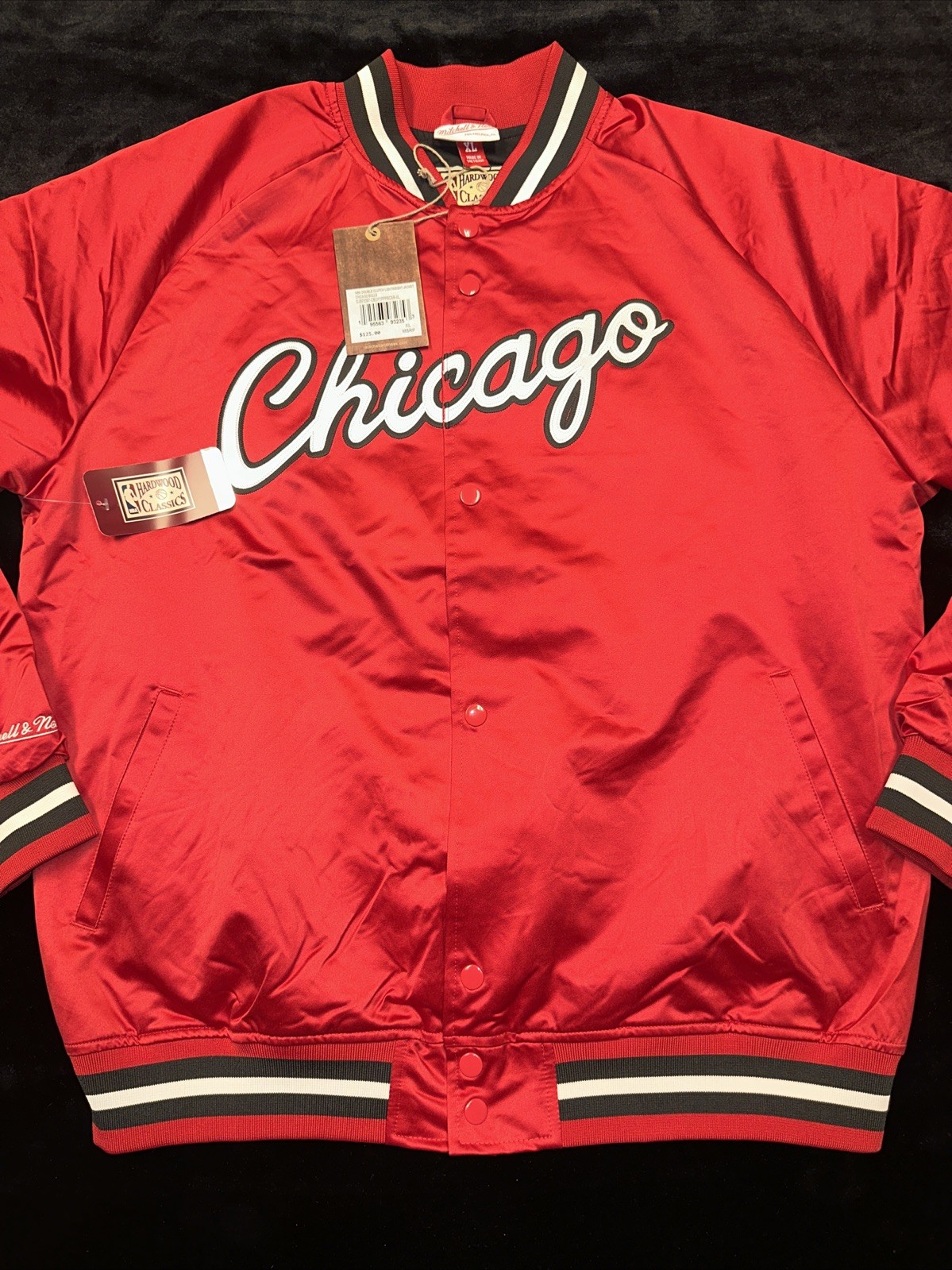 NWT Mitchell & Ness NBA Chicago Bulls Scarlet/X-Large Lightweight Satin Jacket