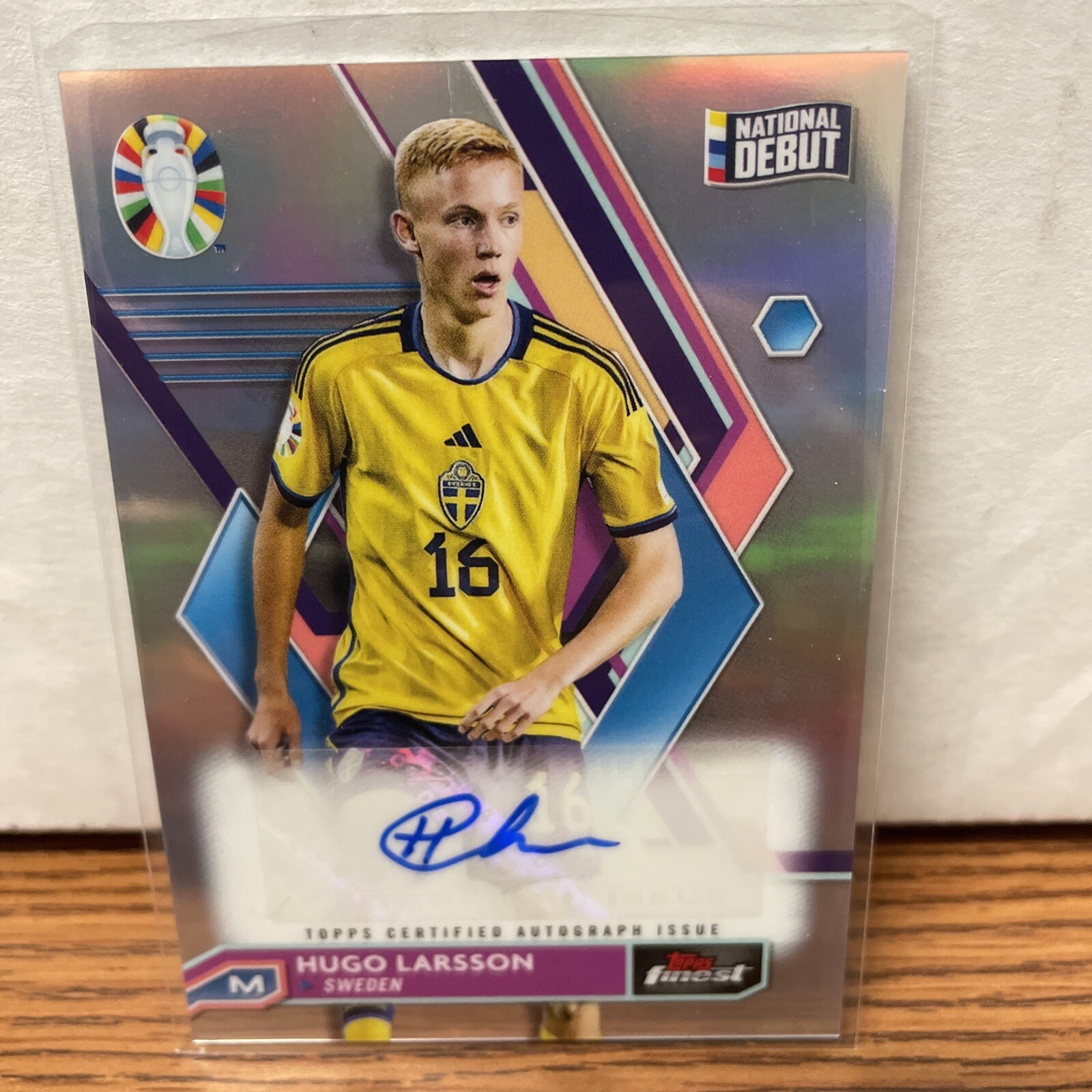 2023 Topps Finest Road To UEFA Euro Hugo Larsson Auto Autograph #BCA-HL Sweden