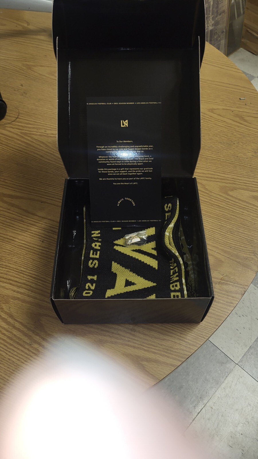 LAFC (Los Angeles Football Club) Official Members Scarf & Pin Set.