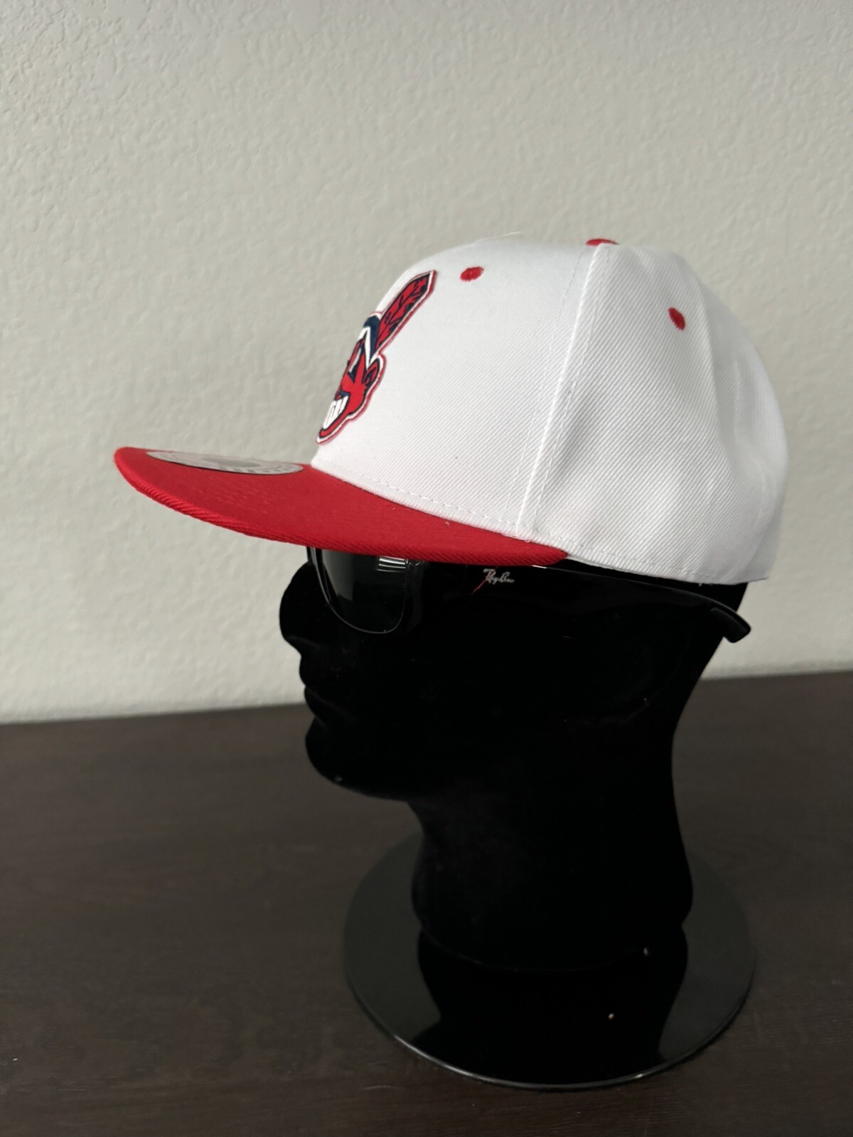 OLD CLASSIC THROWBACK RETRO CHIEF WAHOO LOGO INDIANS SNAPBACK HAT RED WHITE NWT