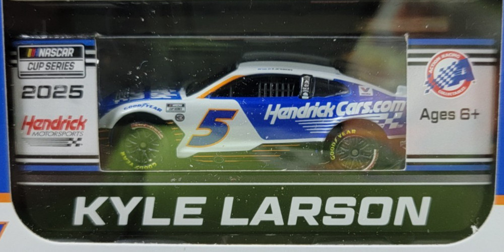 KYLE LARSON 2025 Hendrick.Com Chevrolet H1100 2-pk 1:64 scale CX52565HDDKL2GF