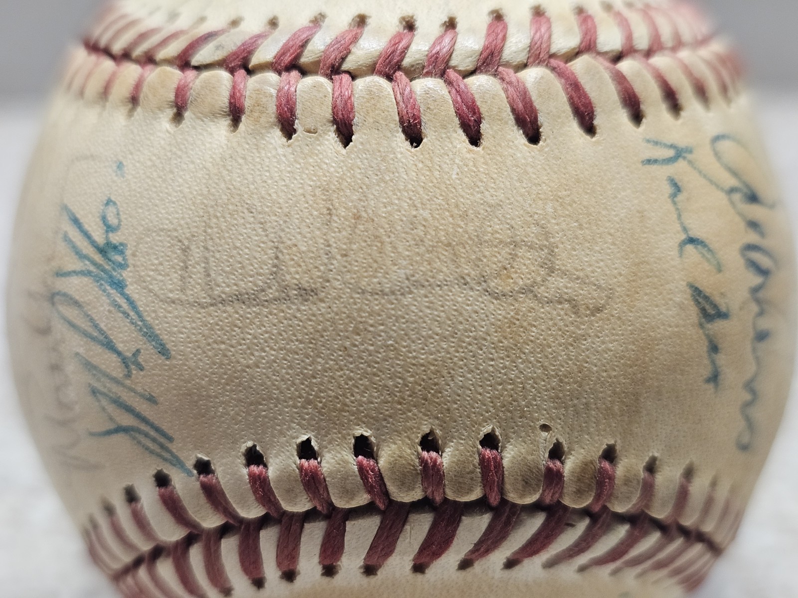 32 Autographed Rawlings MLB Baseball No COA