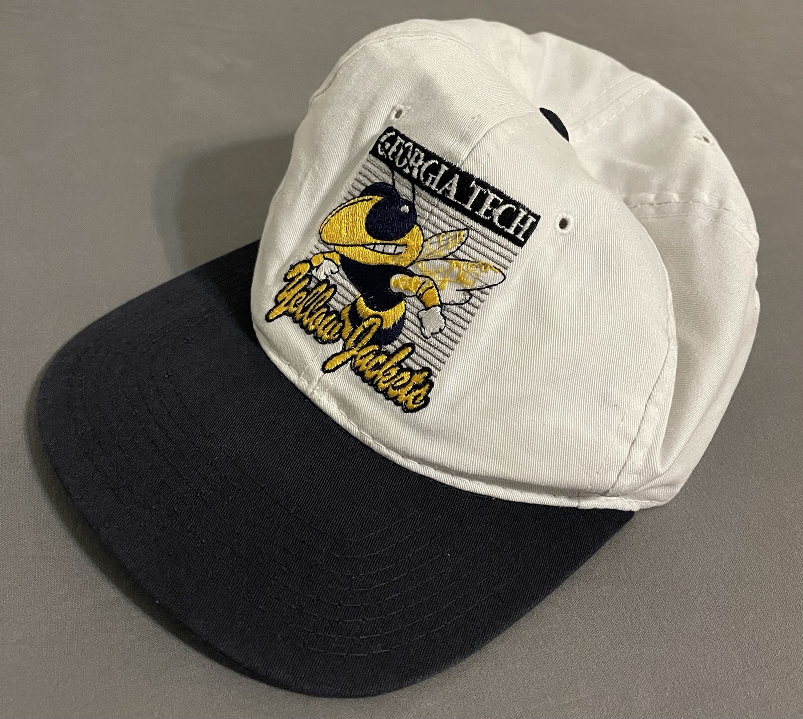 Vintage Starter Georgia Tech Yellow Jackets Snapback Hat White Black Buzz Mascot