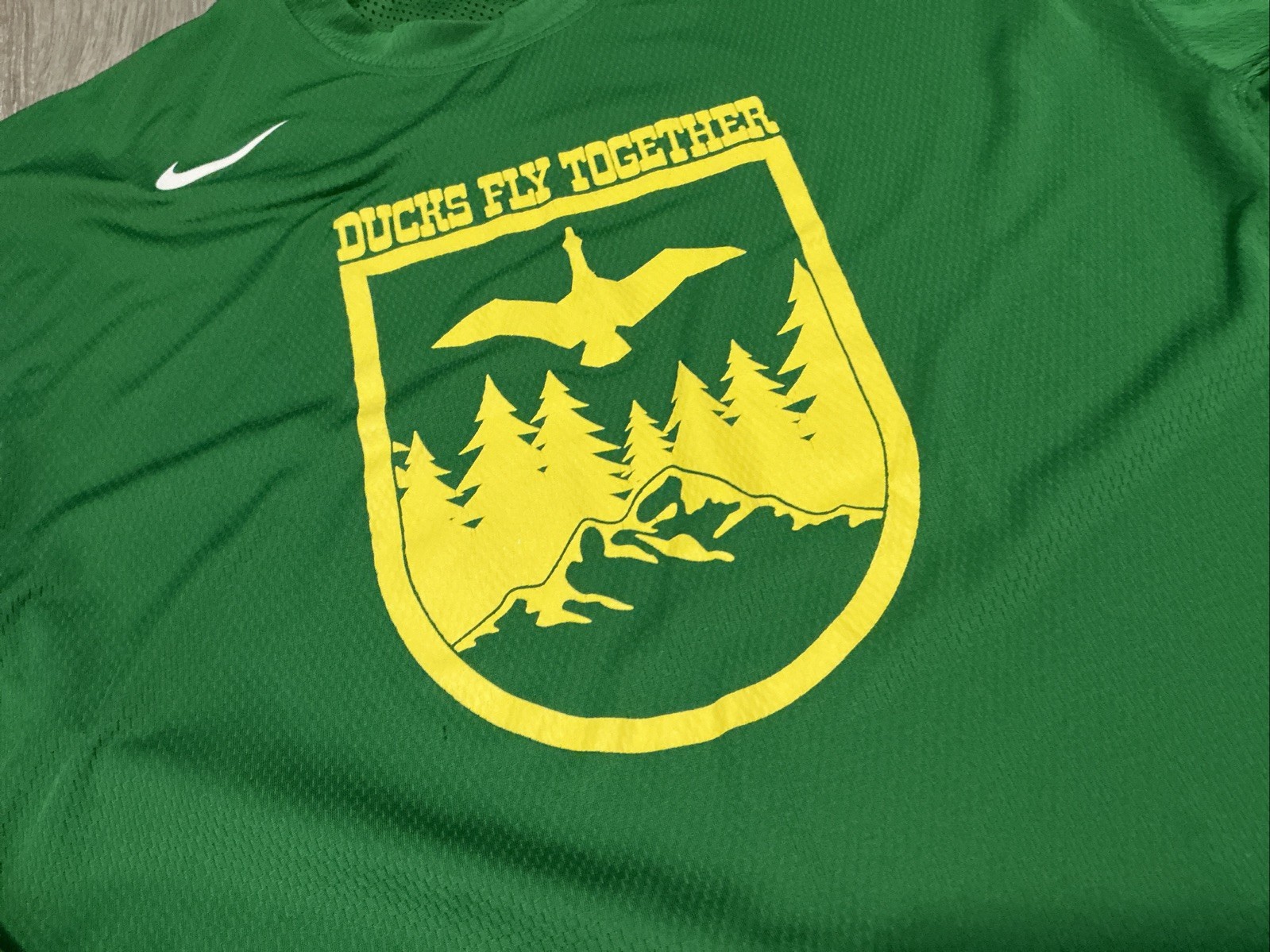 Nike Oregon Ducks “Ducks Fly Together” Shooter L/S Shirt Green Men’s Large Used