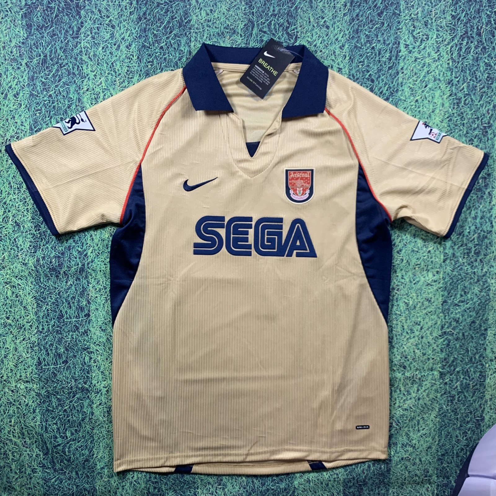 Bergkamp Arsenal 2001/2002 Away Jersey – Retro Jersey – Mens Sizes – New