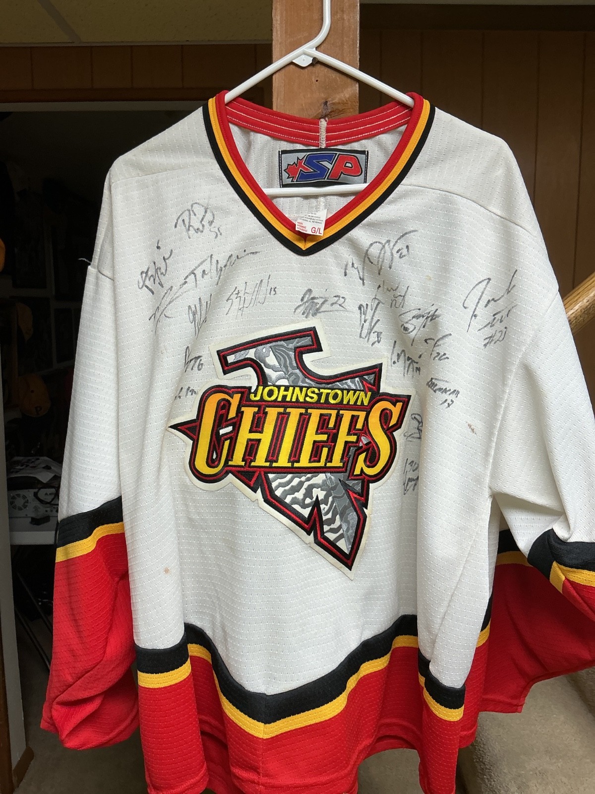 Vintage Johnstown Chiefs Multiple players Signed Hockey Jersey size L