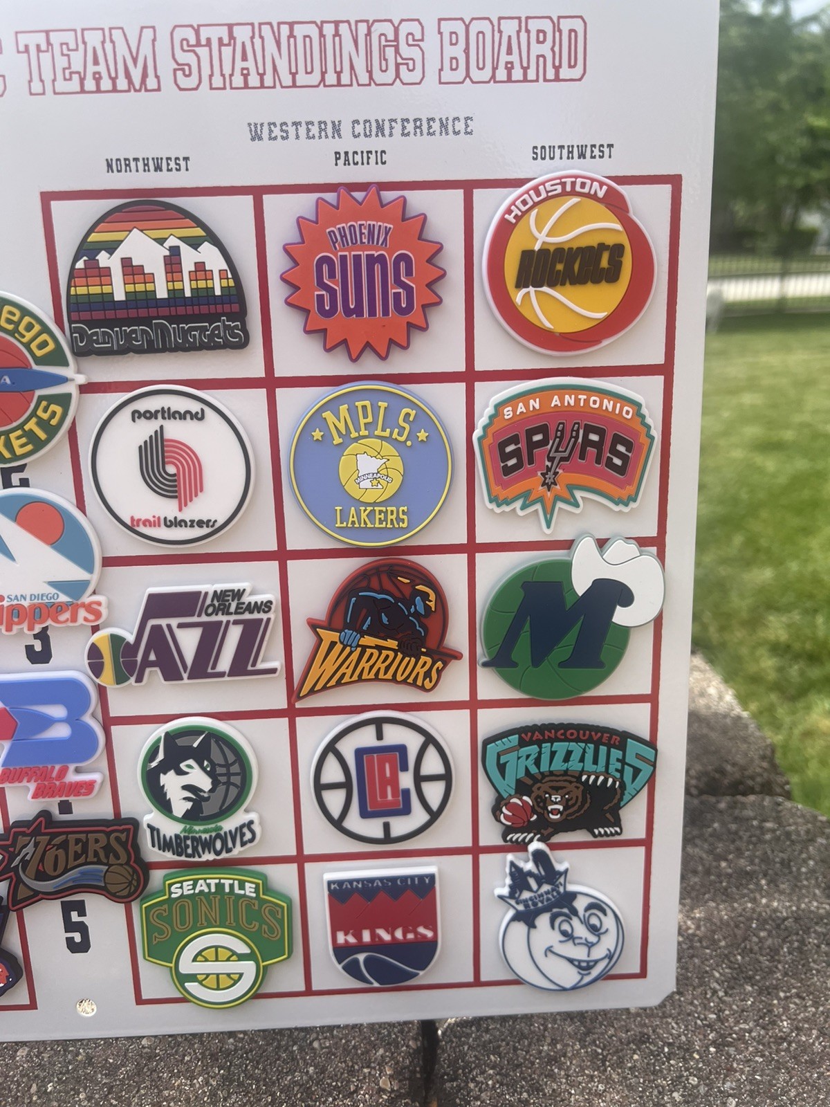 VINTAGE NBA THROWBACK MAGNETIC STANDING BOARD WITH 34 RUBBER FRIDGE MAGNETS 2026