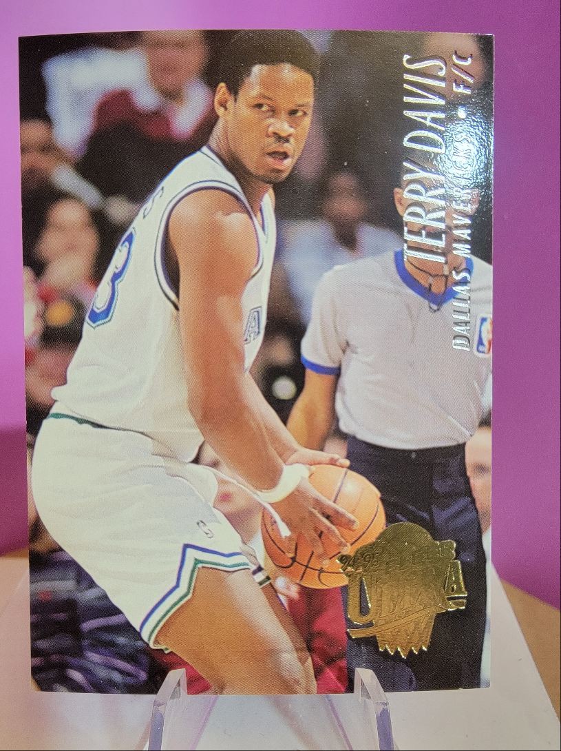 1994 Fleer Ultra #40 Terry Davis – Dallas Mavericks